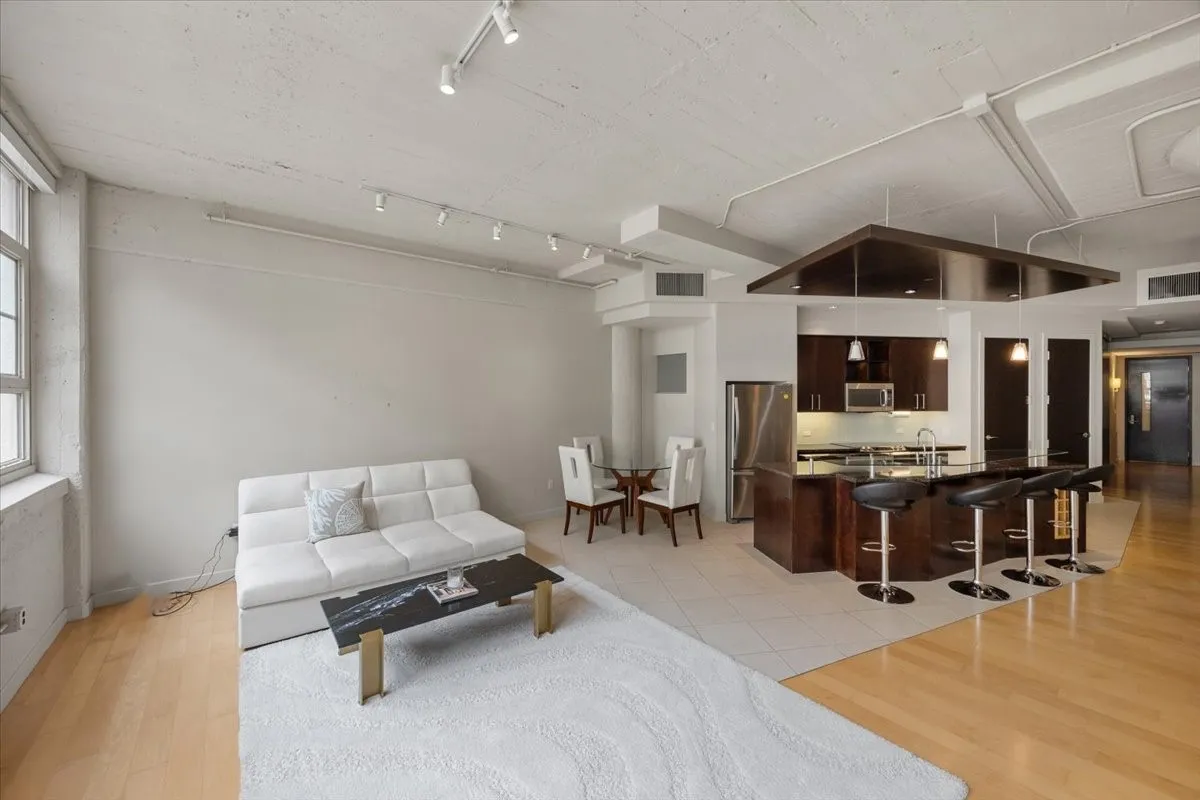 Condominium For Sale in Tarrant County , 2600 W 7th Street 2532, Fort Worth, Texas 76107, 1 Bedroom, 1 Bathroom, 2 Garage spaces, 1,263 Sqft, built in 1928, mls#21255077, Real Estate Agent in Fort Worth, Homes For Sale in Tarrant county, Homes For Sale in Fort Worth, Realtor in Fort Worth Texas, Real Estate Brokerage Independent Realty Texas, Luminita Cordes Realtor