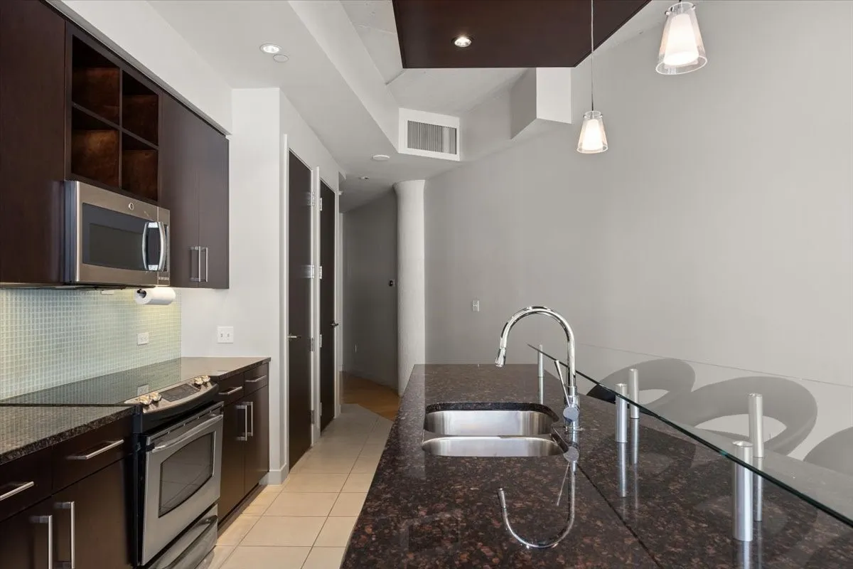 Condominium For Sale in Tarrant County , 2600 W 7th Street 2532, Fort Worth, Texas 76107, 1 Bedroom, 1 Bathroom, 2 Garage spaces, 1,263 Sqft, built in 1928, mls#21255077, Real Estate Agent in Fort Worth, Homes For Sale in Tarrant county, Homes For Sale in Fort Worth, Realtor in Fort Worth Texas, Real Estate Brokerage Independent Realty Texas, Luminita Cordes Realtor