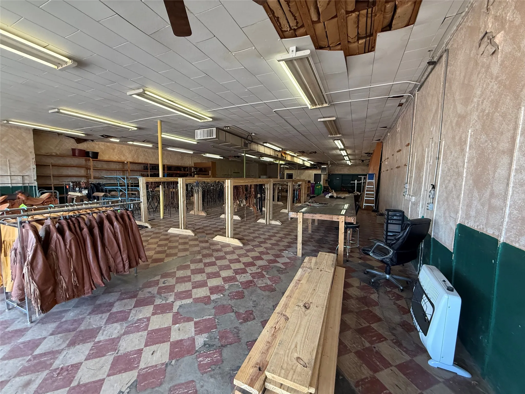 Business For Sale in Fannin County , 104 E Main Street, Honey Grove, Texas 75446, 0, 0, Garage spaces, 0 Sqft, built in 1900, Price $500,000, mls#21260242, Real Estate Agent in Honey Grove, Homes For Sale in Fannin county, Homes For Sale in Honey Grove, Realtor in Honey Grove Texas, Real Estate Brokerage Independent Realty Texas, Luminita Cordes Realtor