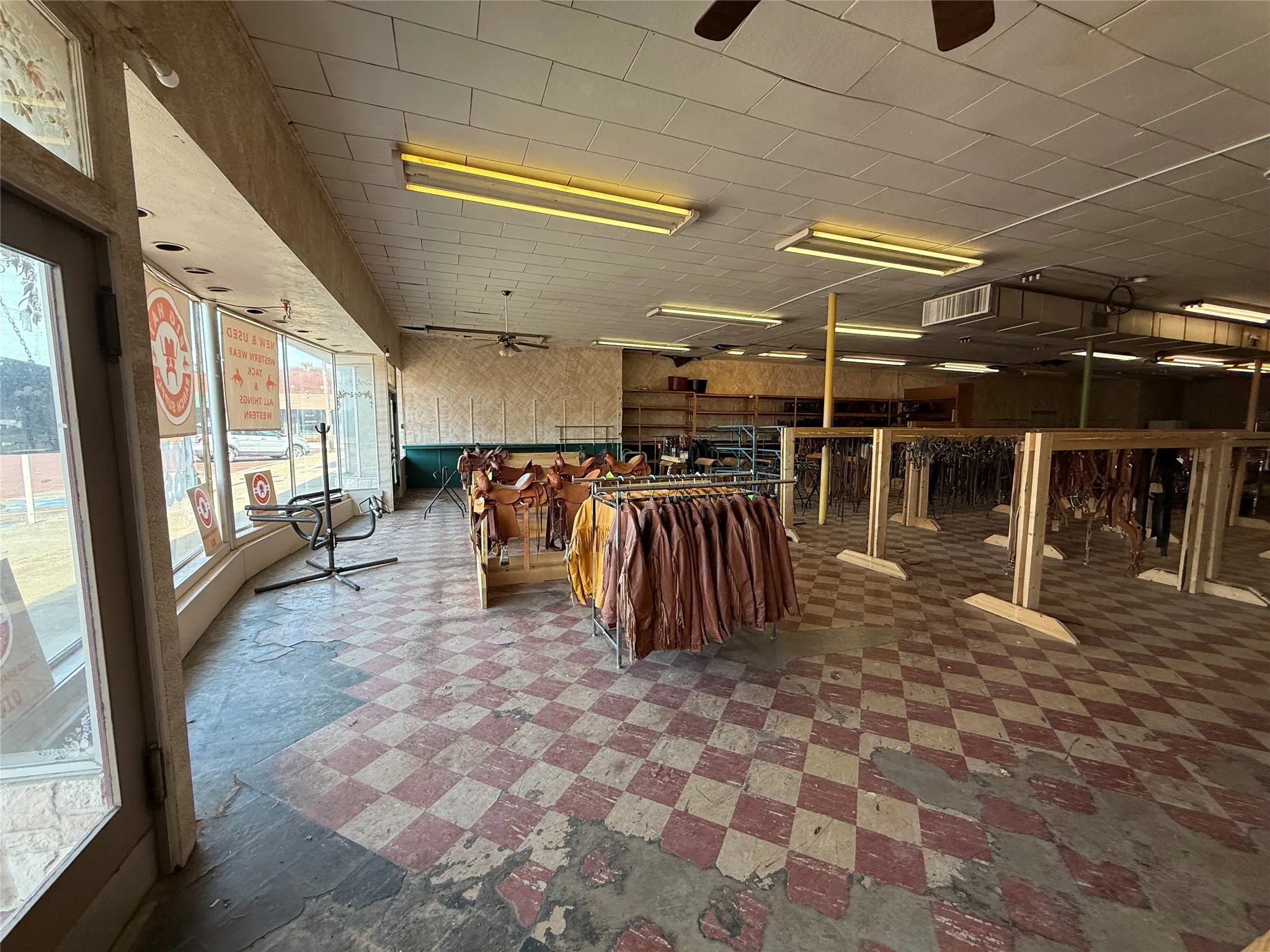 Business For Sale in Fannin County , 104 E Main Street, Honey Grove, Texas 75446, 0, 0, Garage spaces, 0 Sqft, built in 1900, Price $500,000, mls#21260242, Real Estate Agent in Honey Grove, Homes For Sale in Fannin county, Homes For Sale in Honey Grove, Realtor in Honey Grove Texas, Real Estate Brokerage Independent Realty Texas, Luminita Cordes Realtor