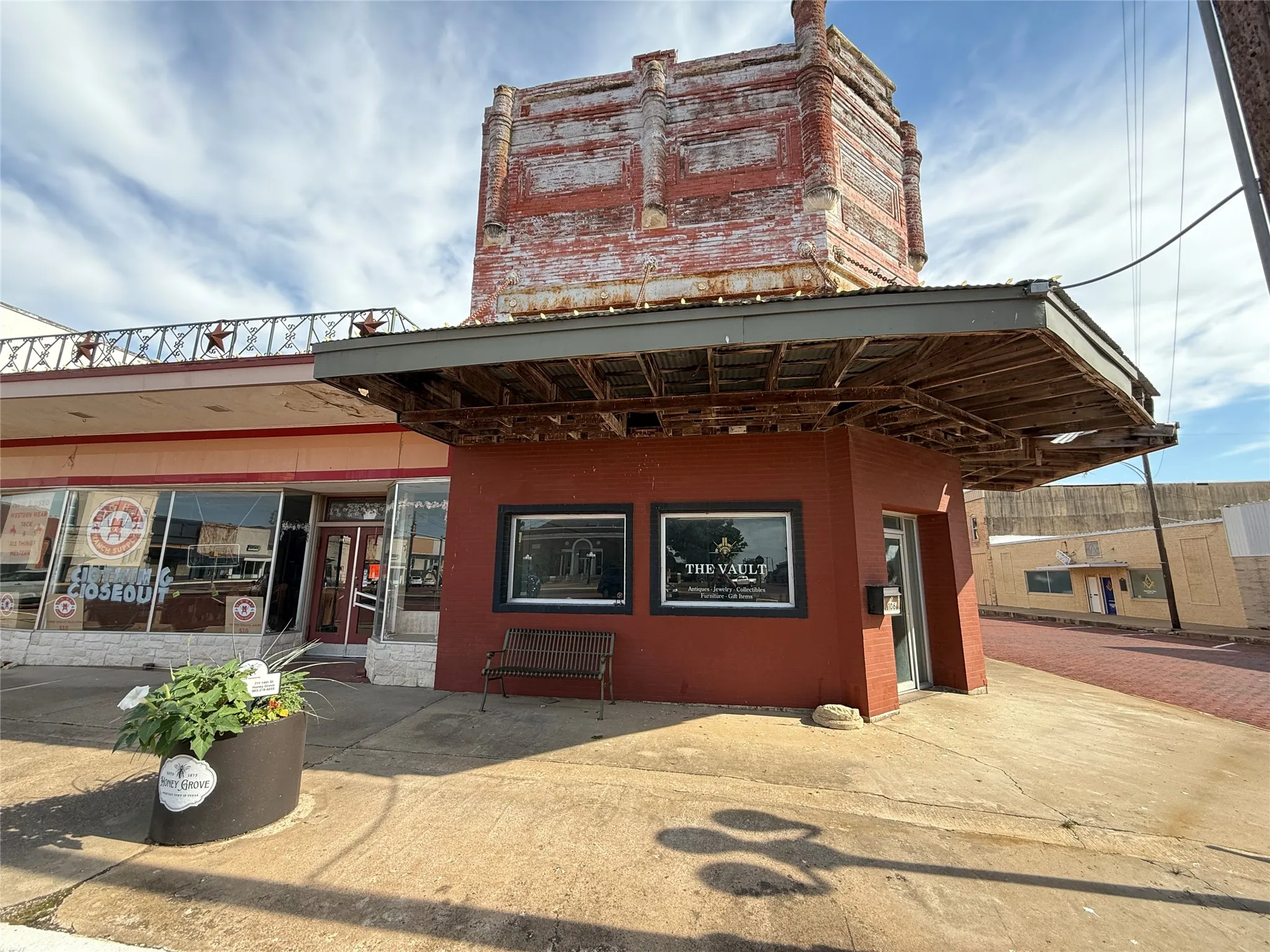 Business For Sale in Fannin County , 104 E Main Street, Honey Grove, Texas 75446, 0, 0, Garage spaces, 0 Sqft, built in 1900, Price $500,000, mls#21260242, Real Estate Agent in Honey Grove, Homes For Sale in Fannin county, Homes For Sale in Honey Grove, Realtor in Honey Grove Texas, Real Estate Brokerage Independent Realty Texas, Luminita Cordes Realtor
