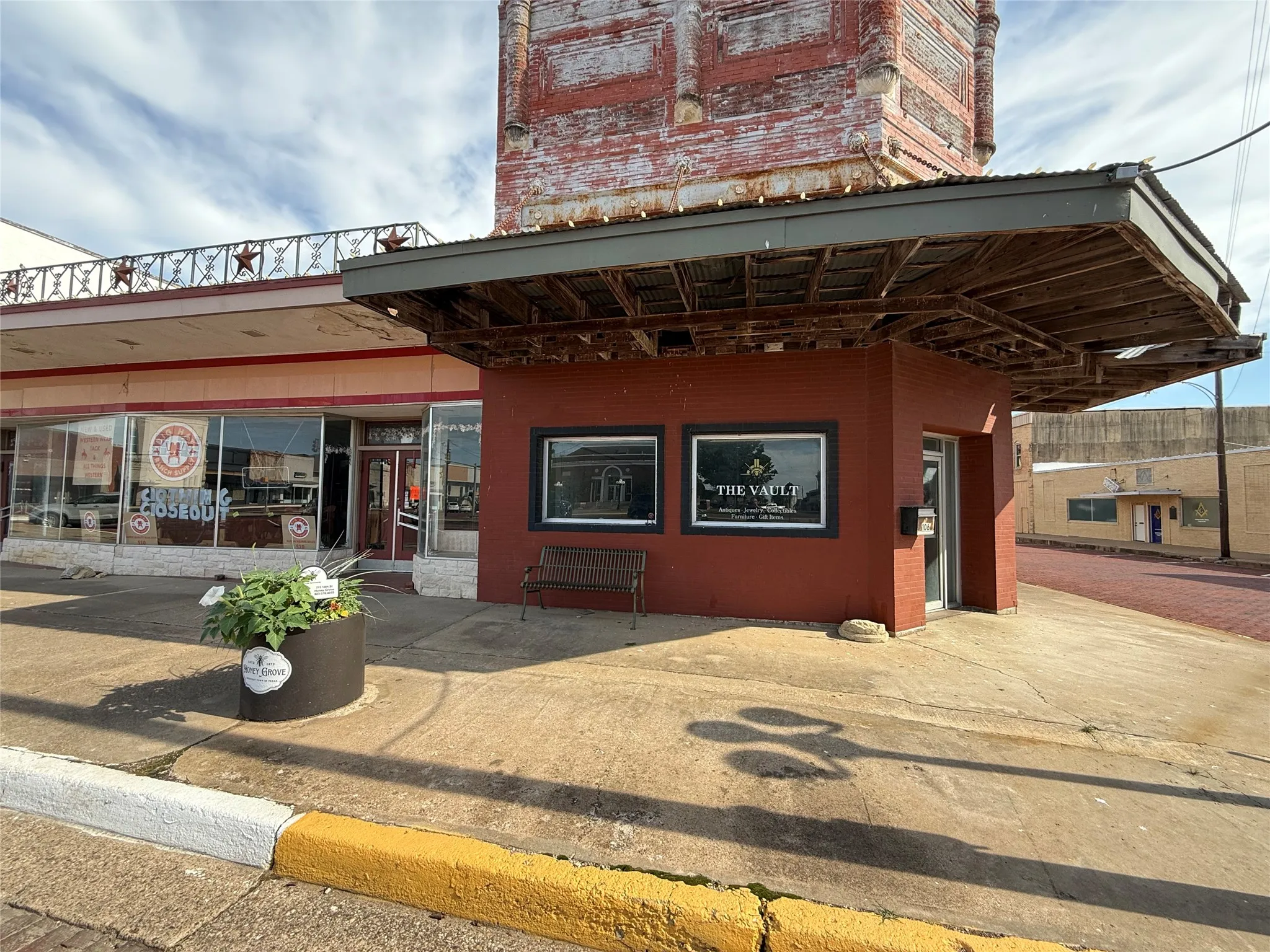 Business For Sale in Fannin County , 104 E Main Street, Honey Grove, Texas 75446, 0, 0, Garage spaces, 0 Sqft, built in 1900, Price $500,000, mls#21260242, Real Estate Agent in Honey Grove, Homes For Sale in Fannin county, Homes For Sale in Honey Grove, Realtor in Honey Grove Texas, Real Estate Brokerage Independent Realty Texas, Luminita Cordes Realtor