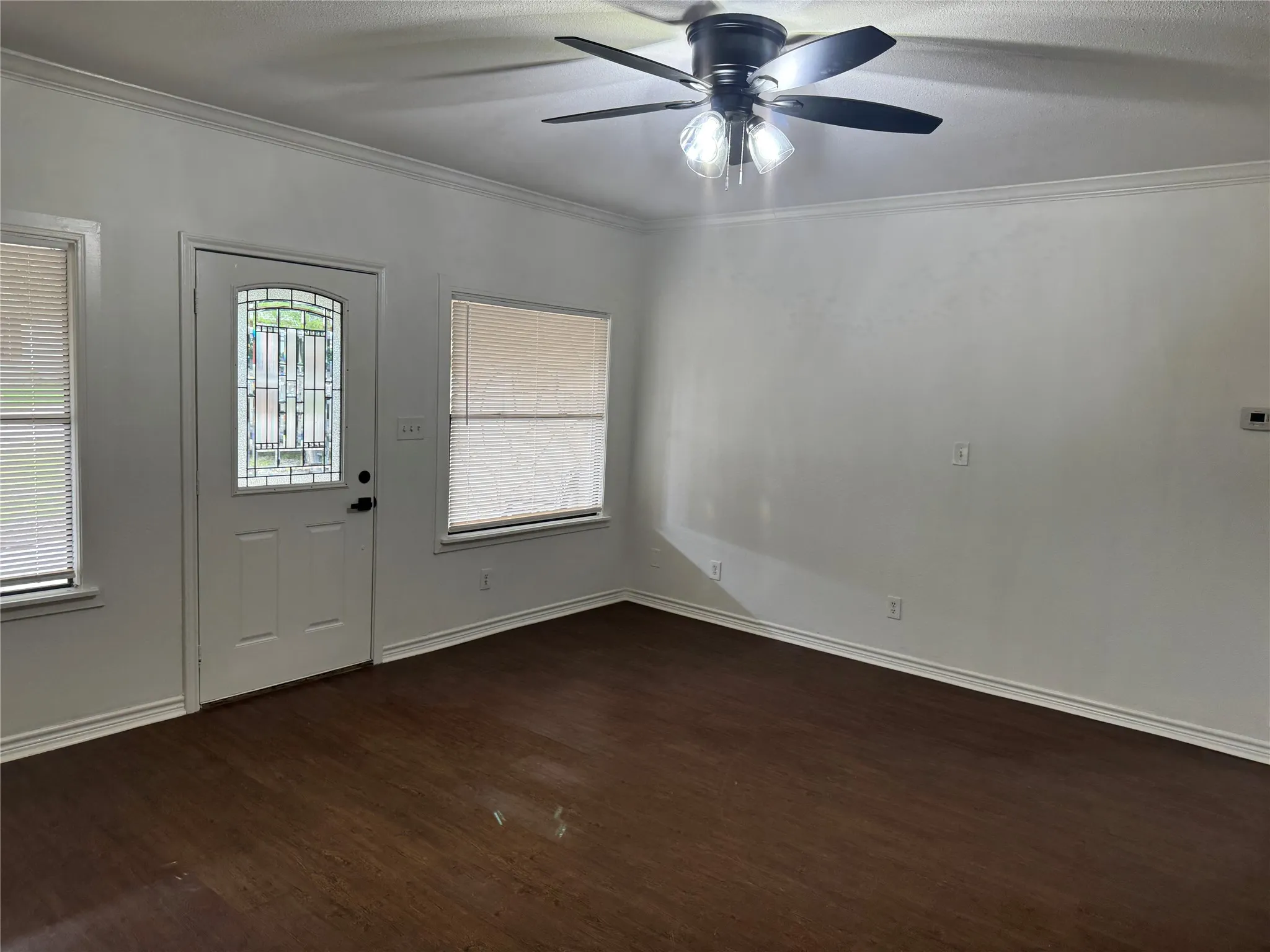 Single Family Residence For Sale in Denton County , 607 E Hundley Drive, Lake Dallas, Texas 75065, 2 Bedrooms, 1 Bathroom, 1 Garage spaces, 1,113 Sqft, built in 1975, Price $289,900, mls#21262363, Real Estate Agent in Lake Dallas, Homes For Sale in Denton county, Homes For Sale in Lake Dallas, Realtor in Lake Dallas Texas, Real Estate Brokerage Independent Realty Texas, Luminita Cordes Realtor