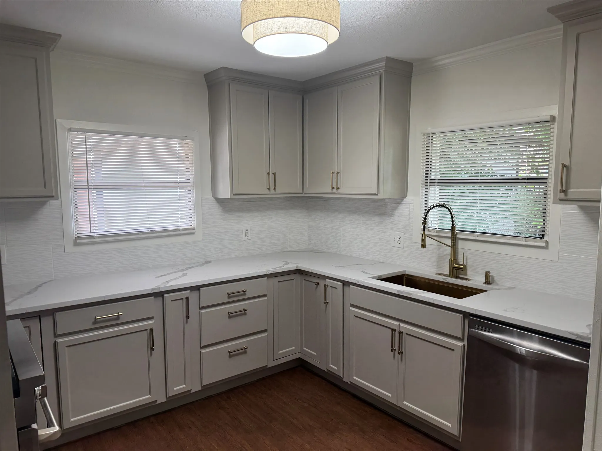 Single Family Residence For Sale in Denton County , 607 E Hundley Drive, Lake Dallas, Texas 75065, 2 Bedrooms, 1 Bathroom, 1 Garage spaces, 1,113 Sqft, built in 1975, Price $289,900, mls#21262363, Real Estate Agent in Lake Dallas, Homes For Sale in Denton county, Homes For Sale in Lake Dallas, Realtor in Lake Dallas Texas, Real Estate Brokerage Independent Realty Texas, Luminita Cordes Realtor