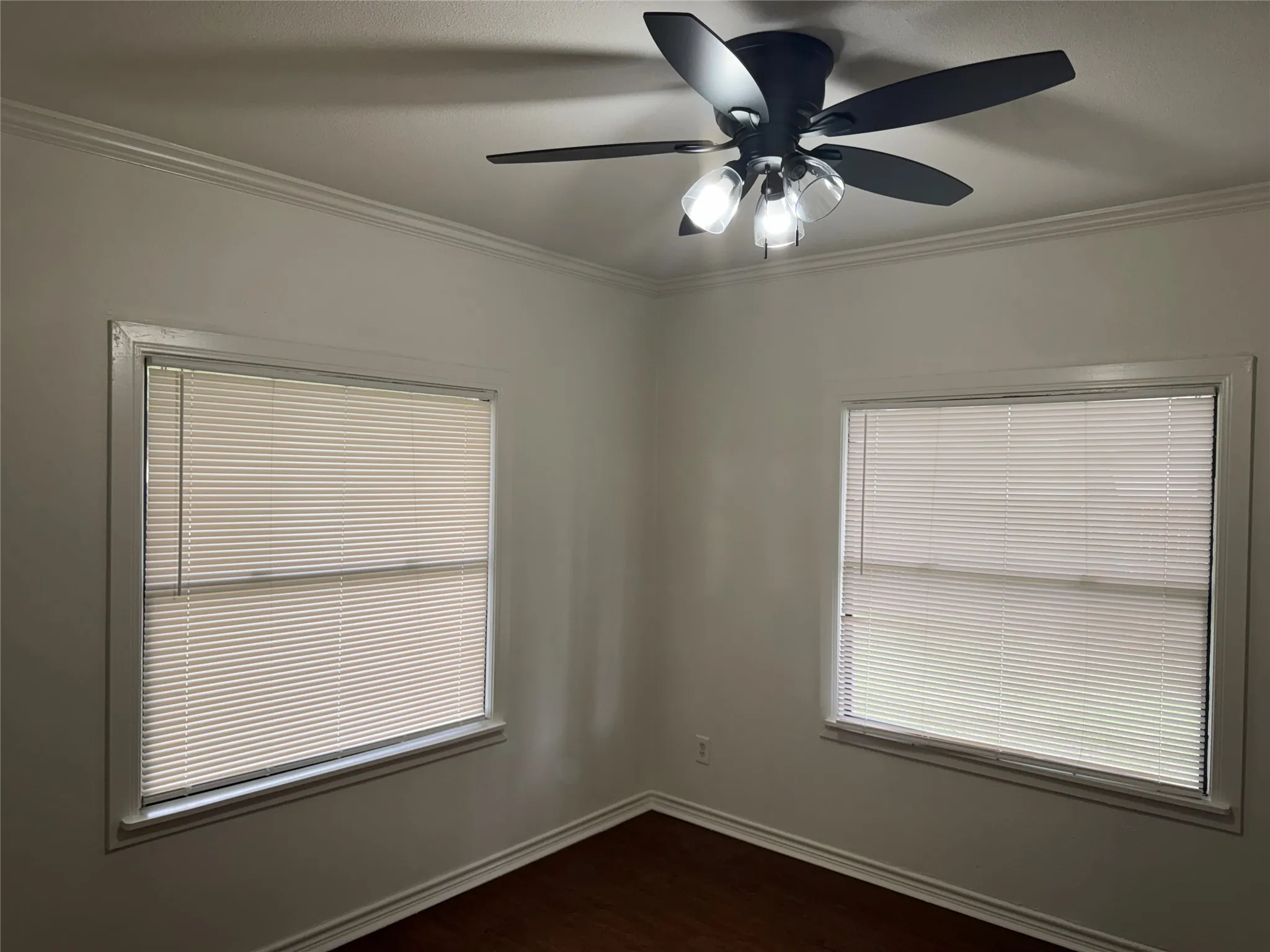 Single Family Residence For Sale in Denton County , 607 E Hundley Drive, Lake Dallas, Texas 75065, 2 Bedrooms, 1 Bathroom, 1 Garage spaces, 1,113 Sqft, built in 1975, Price $289,900, mls#21262363, Real Estate Agent in Lake Dallas, Homes For Sale in Denton county, Homes For Sale in Lake Dallas, Realtor in Lake Dallas Texas, Real Estate Brokerage Independent Realty Texas, Luminita Cordes Realtor