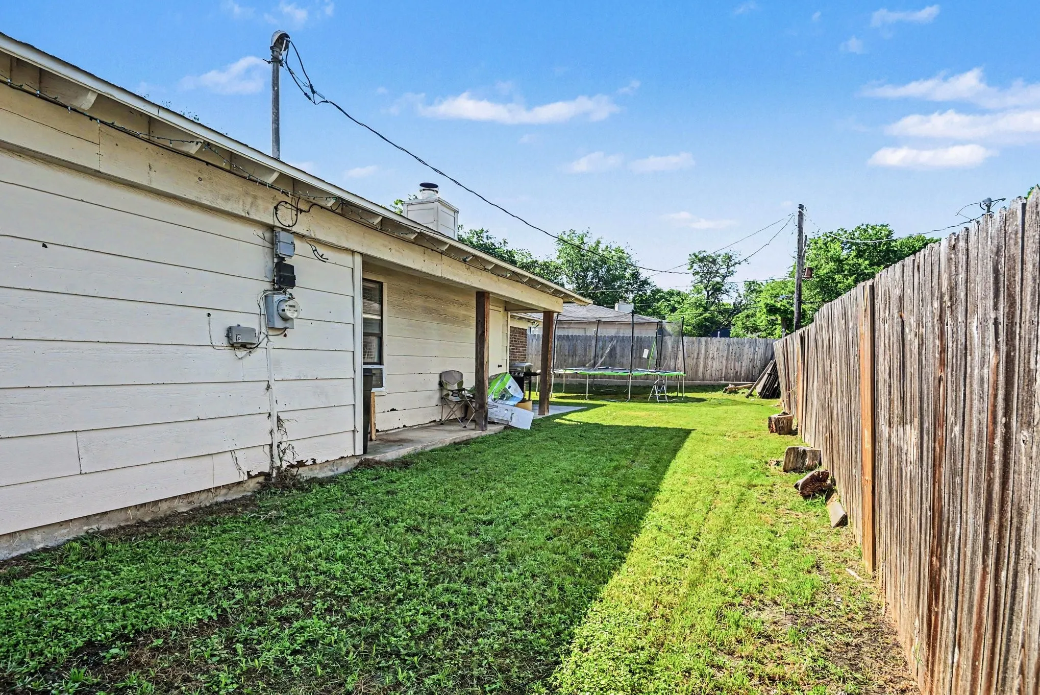 Single Family Residence For Sale in Tarrant County , 8553 James Court, White Settlement, Texas 76108, 3 Bedroom, 2 Bathroom, 2 Garage spaces, 1,287 Sqft, built in 1985, mls#21259810, Real Estate Agent in White Settlement, Homes For Sale in Tarrant county, Homes For Sale in White Settlement, Realtor in White Settlement Texas, Real Estate Brokerage Independent Realty Texas, Luminita Cordes Realtor
