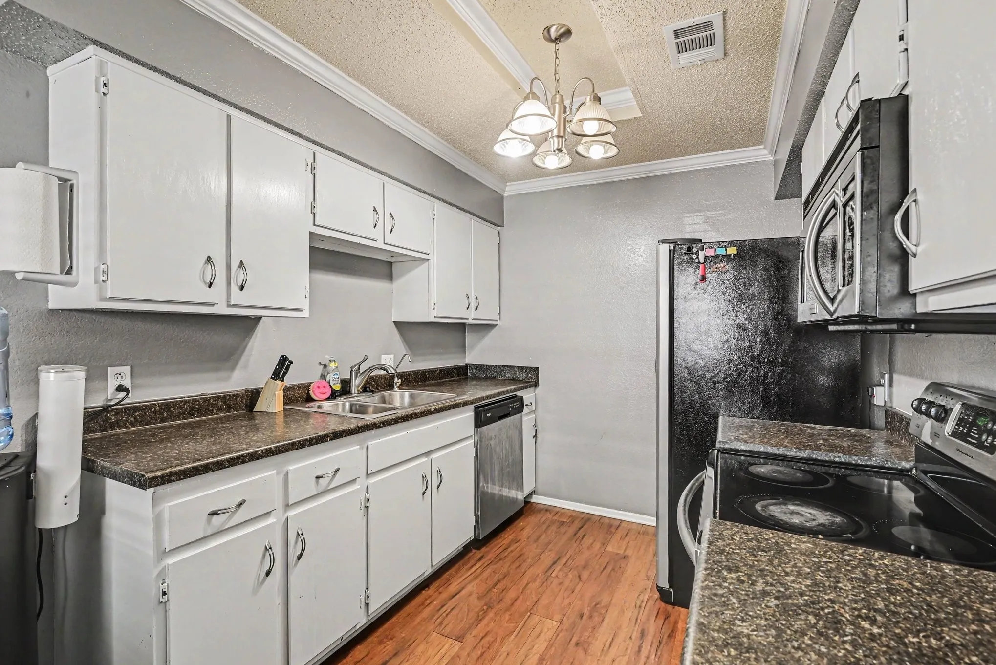 Single Family Residence For Sale in Tarrant County , 8553 James Court, White Settlement, Texas 76108, 3 Bedroom, 2 Bathroom, 2 Garage spaces, 1,287 Sqft, built in 1985, mls#21259810, Real Estate Agent in White Settlement, Homes For Sale in Tarrant county, Homes For Sale in White Settlement, Realtor in White Settlement Texas, Real Estate Brokerage Independent Realty Texas, Luminita Cordes Realtor