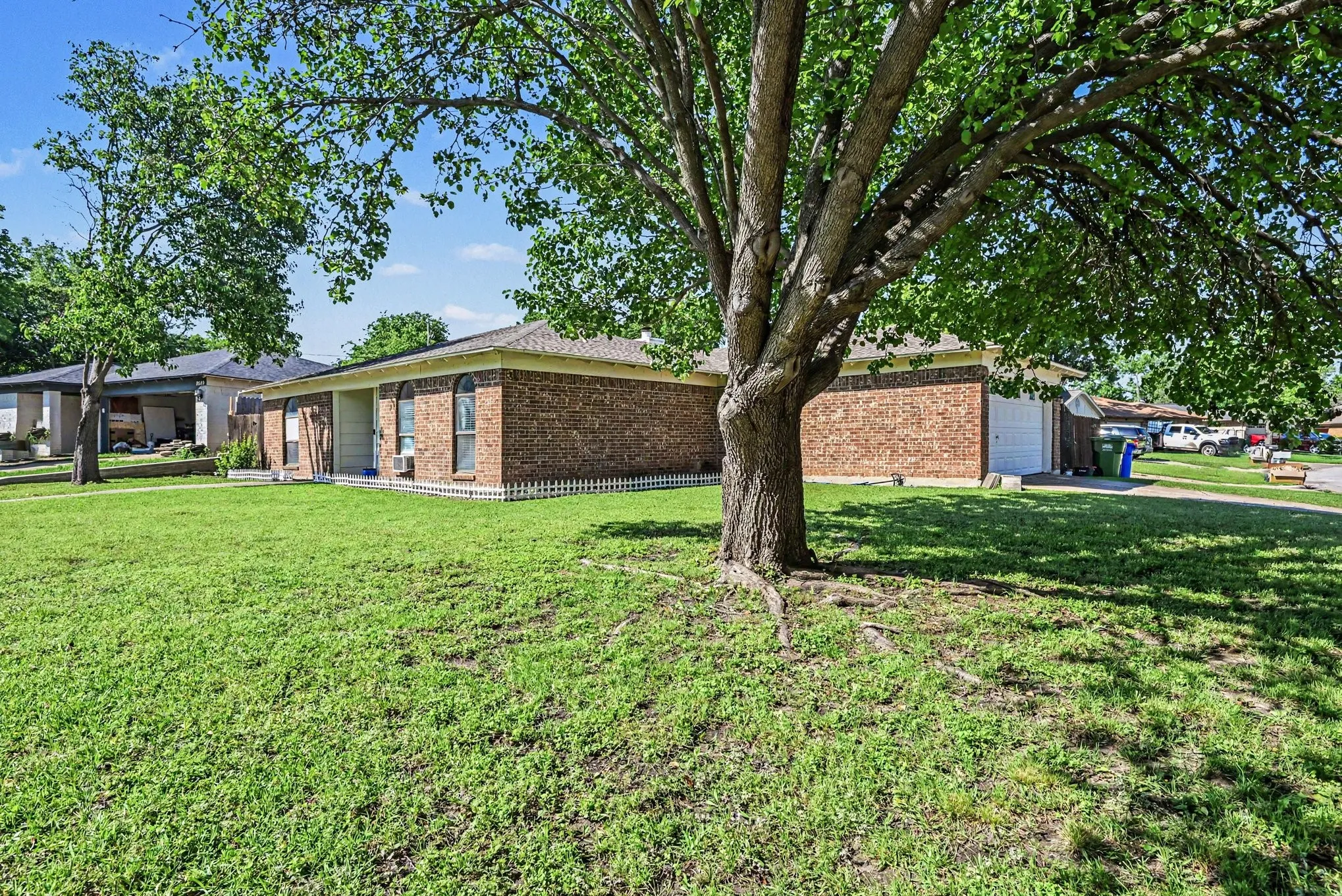 Single Family Residence For Sale in Tarrant County , 8553 James Court, White Settlement, Texas 76108, 3 Bedroom, 2 Bathroom, 2 Garage spaces, 1,287 Sqft, built in 1985, mls#21259810, Real Estate Agent in White Settlement, Homes For Sale in Tarrant county, Homes For Sale in White Settlement, Realtor in White Settlement Texas, Real Estate Brokerage Independent Realty Texas, Luminita Cordes Realtor
