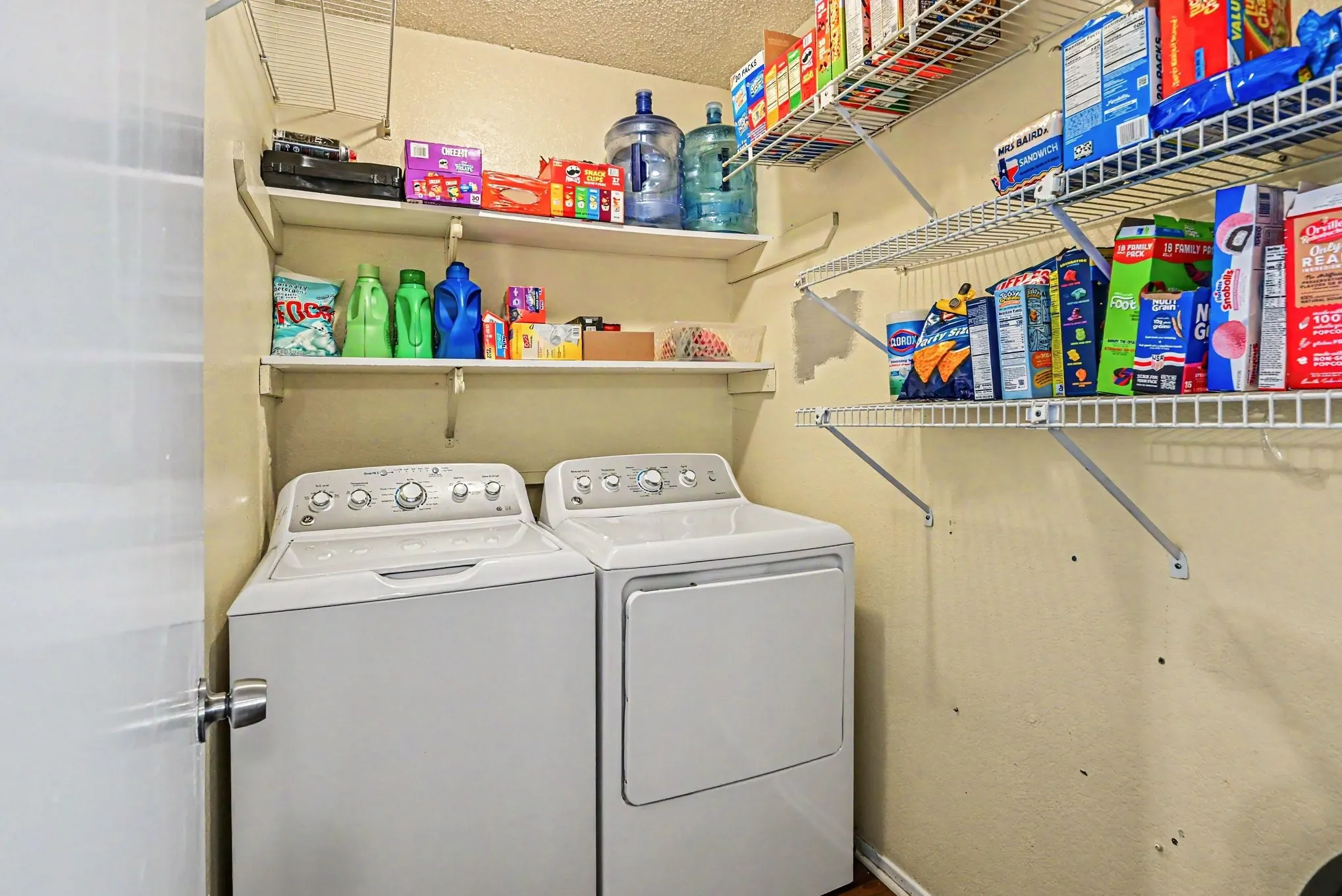 Single Family Residence For Sale in Tarrant County , 8553 James Court, White Settlement, Texas 76108, 3 Bedroom, 2 Bathroom, 2 Garage spaces, 1,287 Sqft, built in 1985, mls#21259810, Real Estate Agent in White Settlement, Homes For Sale in Tarrant county, Homes For Sale in White Settlement, Realtor in White Settlement Texas, Real Estate Brokerage Independent Realty Texas, Luminita Cordes Realtor