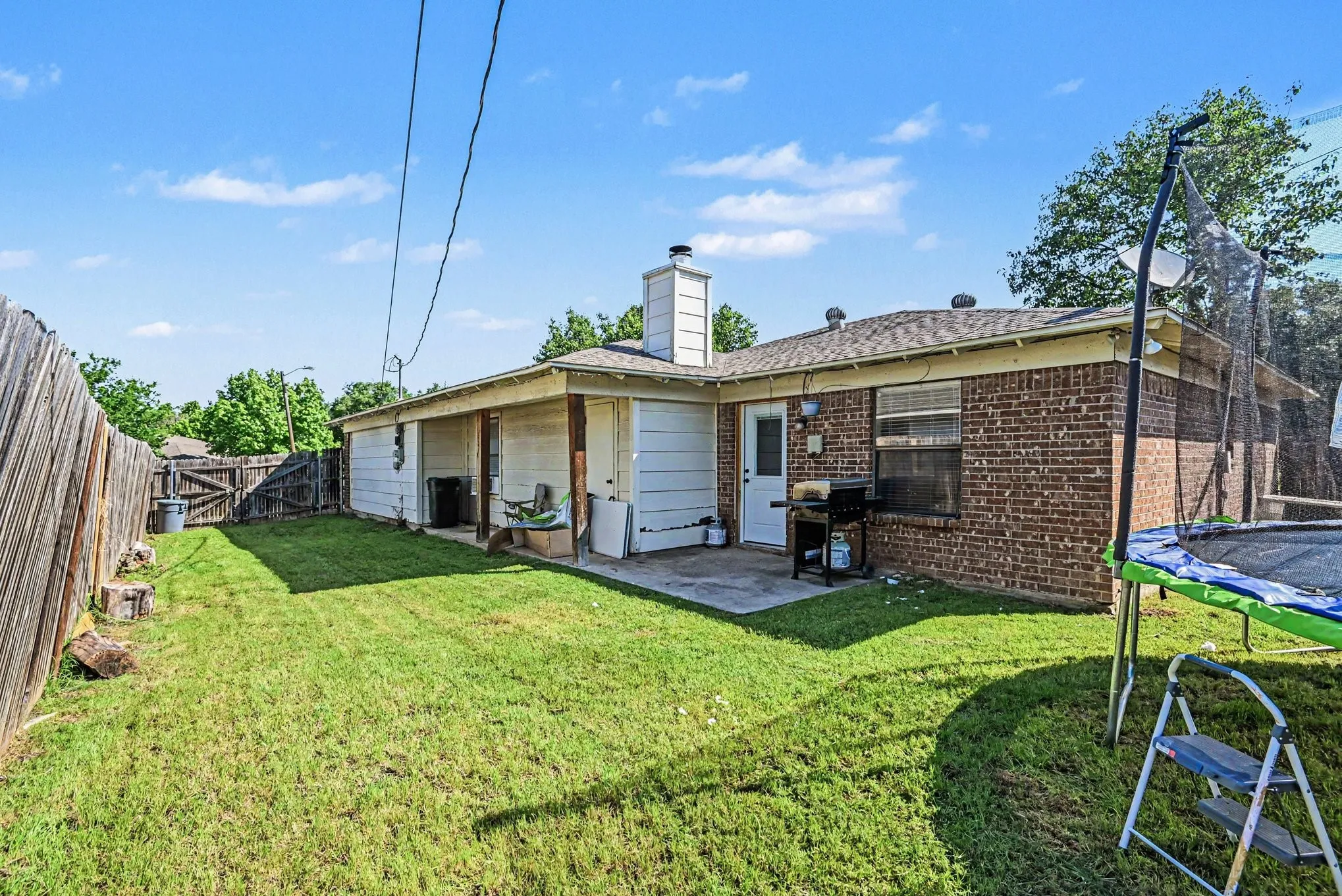 Single Family Residence For Sale in Tarrant County , 8553 James Court, White Settlement, Texas 76108, 3 Bedroom, 2 Bathroom, 2 Garage spaces, 1,287 Sqft, built in 1985, mls#21259810, Real Estate Agent in White Settlement, Homes For Sale in Tarrant county, Homes For Sale in White Settlement, Realtor in White Settlement Texas, Real Estate Brokerage Independent Realty Texas, Luminita Cordes Realtor