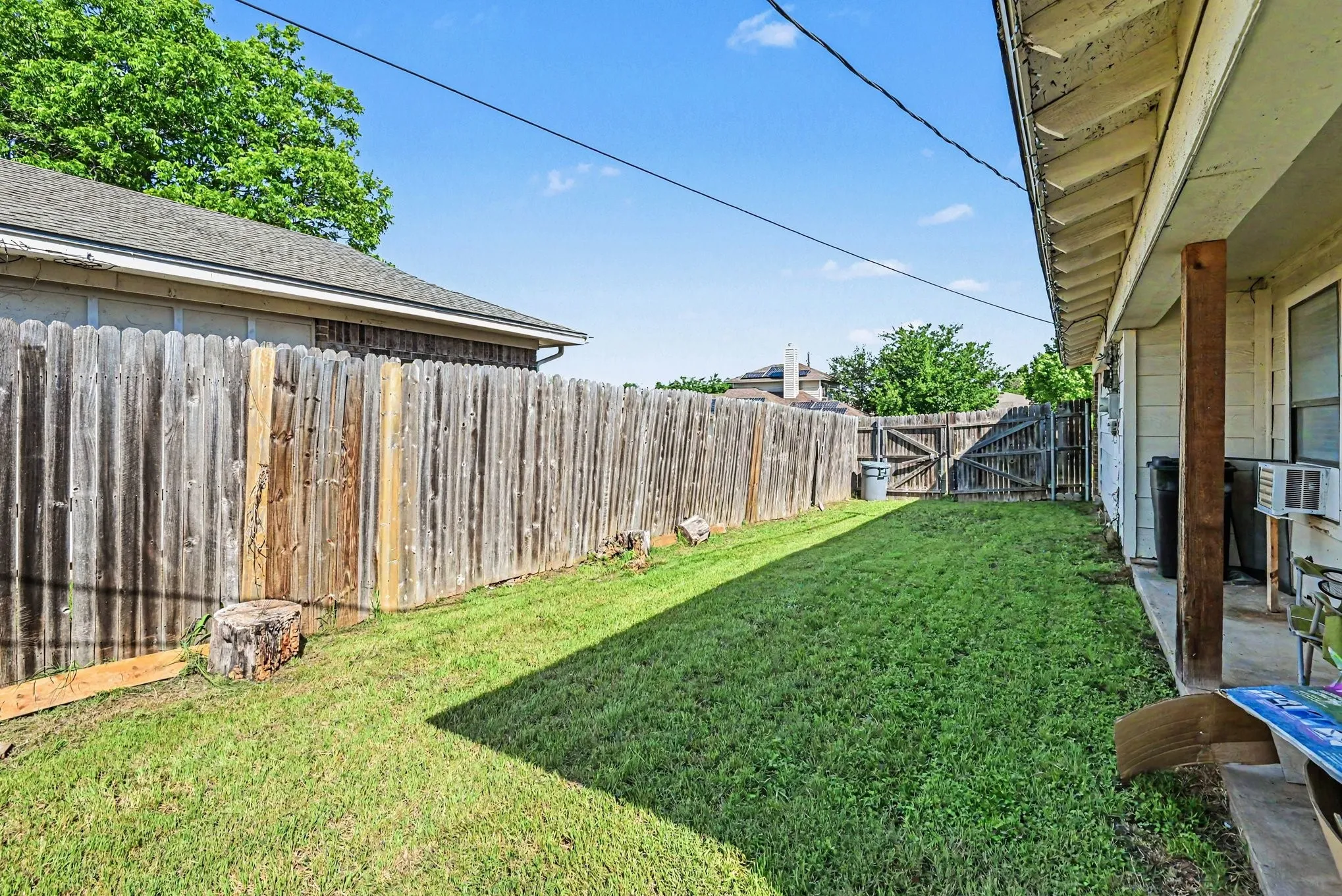 Single Family Residence For Sale in Tarrant County , 8553 James Court, White Settlement, Texas 76108, 3 Bedroom, 2 Bathroom, 2 Garage spaces, 1,287 Sqft, built in 1985, mls#21259810, Real Estate Agent in White Settlement, Homes For Sale in Tarrant county, Homes For Sale in White Settlement, Realtor in White Settlement Texas, Real Estate Brokerage Independent Realty Texas, Luminita Cordes Realtor
