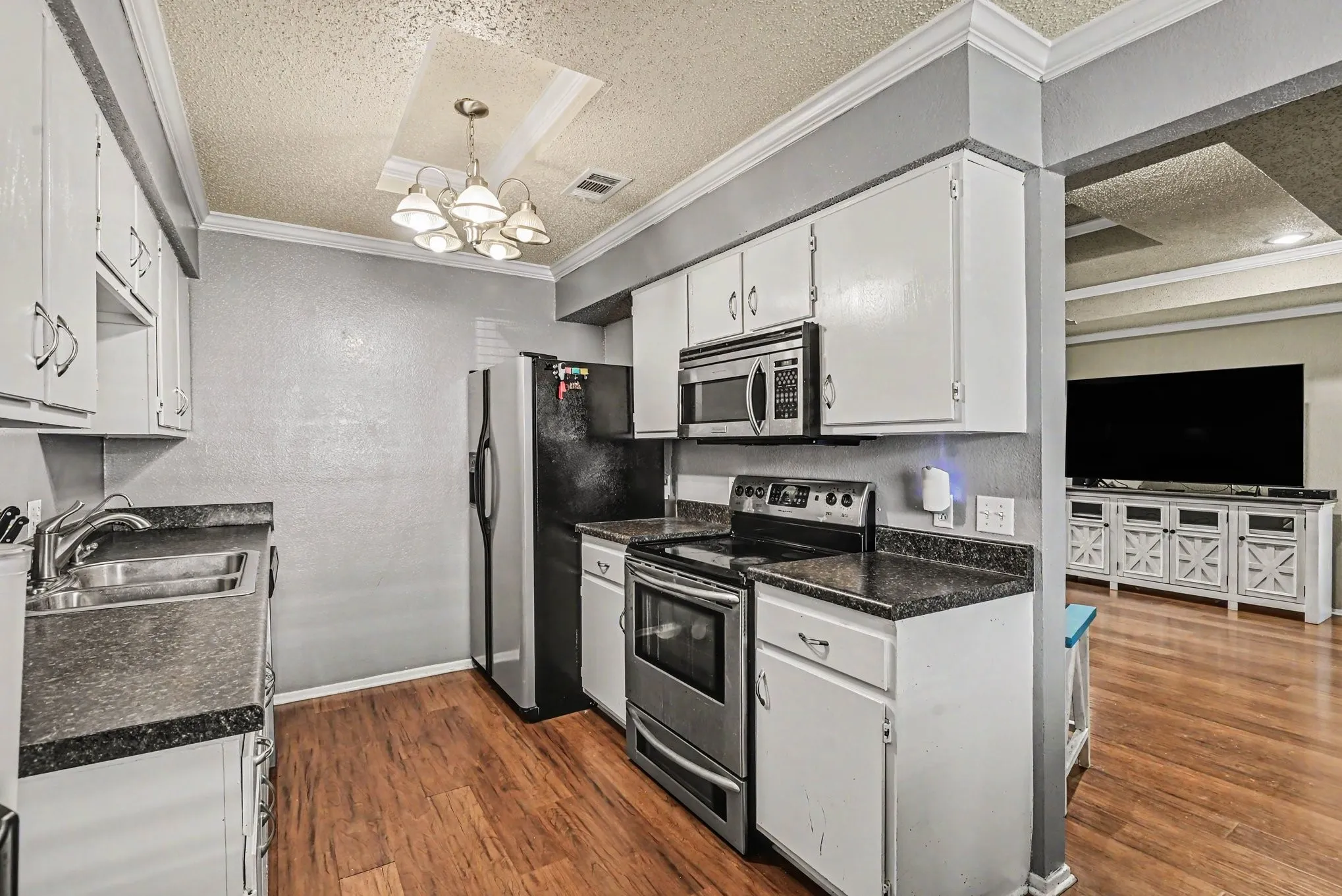 Single Family Residence For Sale in Tarrant County , 8553 James Court, White Settlement, Texas 76108, 3 Bedroom, 2 Bathroom, 2 Garage spaces, 1,287 Sqft, built in 1985, mls#21259810, Real Estate Agent in White Settlement, Homes For Sale in Tarrant county, Homes For Sale in White Settlement, Realtor in White Settlement Texas, Real Estate Brokerage Independent Realty Texas, Luminita Cordes Realtor
