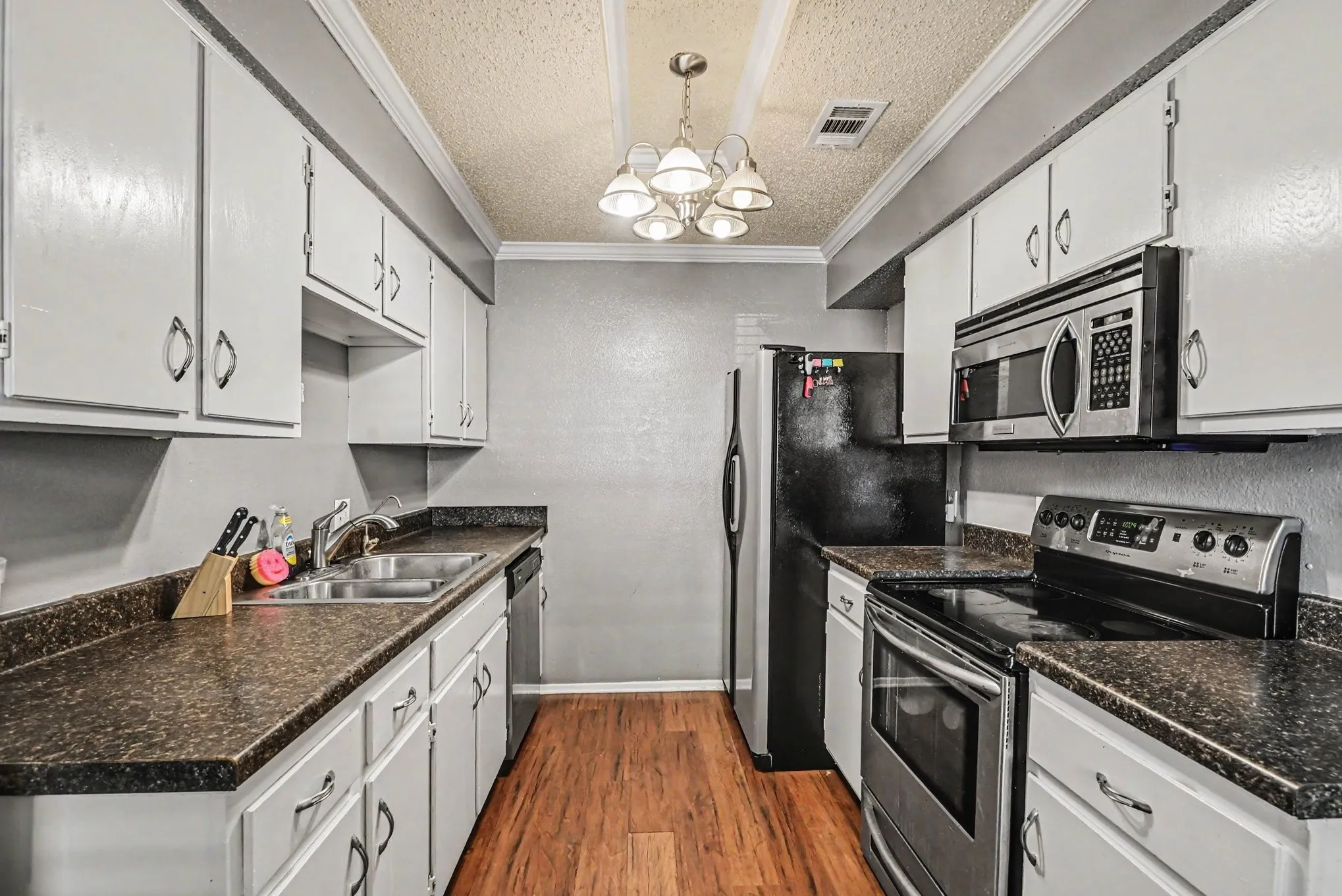 Single Family Residence For Sale in Tarrant County , 8553 James Court, White Settlement, Texas 76108, 3 Bedroom, 2 Bathroom, 2 Garage spaces, 1,287 Sqft, built in 1985, mls#21259810, Real Estate Agent in White Settlement, Homes For Sale in Tarrant county, Homes For Sale in White Settlement, Realtor in White Settlement Texas, Real Estate Brokerage Independent Realty Texas, Luminita Cordes Realtor