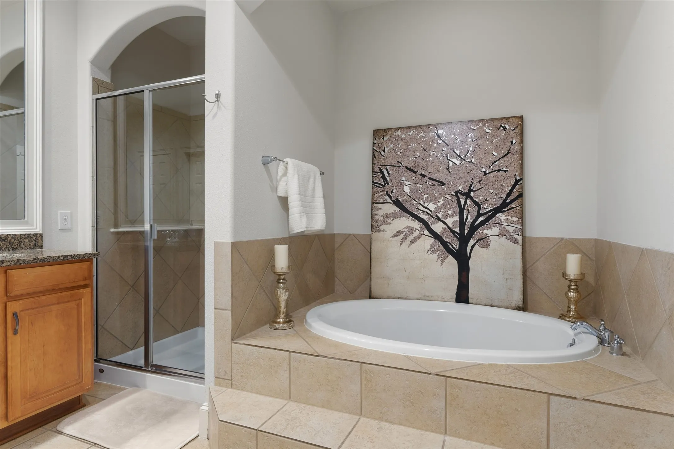 Condominium For Sale in Dallas County , 1600 Abrams Road 22, Dallas, Texas 75214, 3 Bedroom, 3 Bathroom, 2 Garage spaces, 2,100 Sqft, built in 2005, mls#21260231, Real Estate Agent in Dallas, Homes For Sale in Dallas county, Homes For Sale in Dallas, Realtor in Dallas Texas, Real Estate Brokerage Independent Realty Texas, Luminita Cordes Realtor