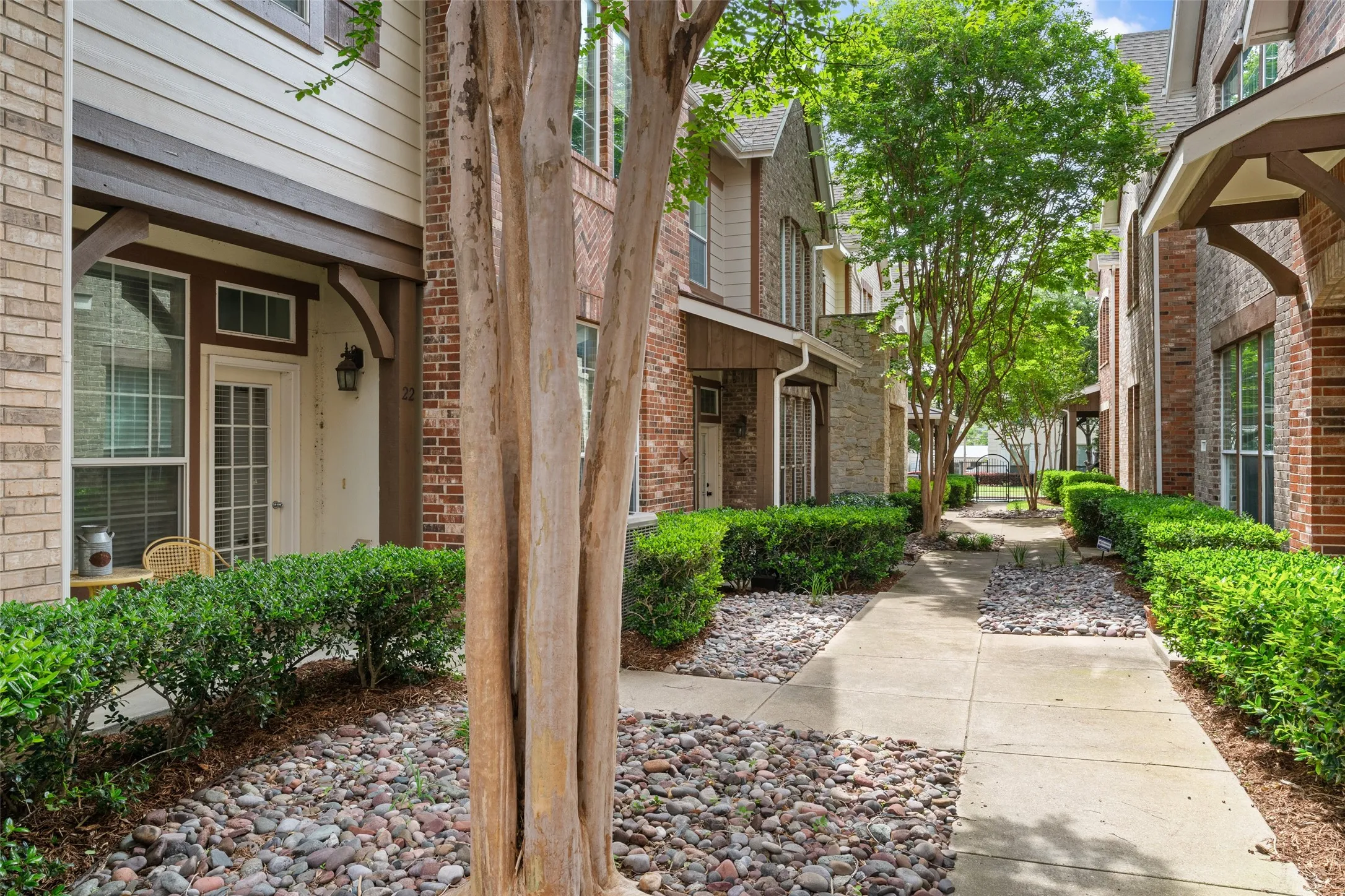 Condominium For Sale in Dallas County , 1600 Abrams Road 22, Dallas, Texas 75214, 3 Bedroom, 3 Bathroom, 2 Garage spaces, 2,100 Sqft, built in 2005, mls#21260231, Real Estate Agent in Dallas, Homes For Sale in Dallas county, Homes For Sale in Dallas, Realtor in Dallas Texas, Real Estate Brokerage Independent Realty Texas, Luminita Cordes Realtor