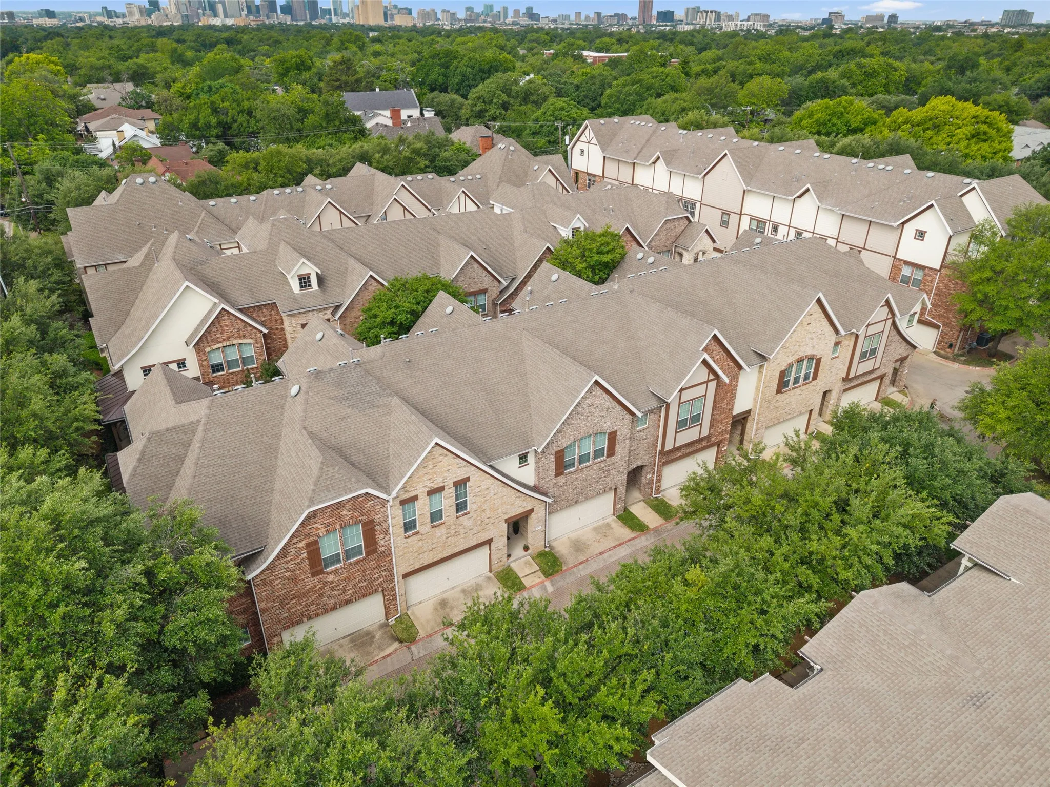 Condominium For Sale in Dallas County , 1600 Abrams Road 22, Dallas, Texas 75214, 3 Bedroom, 3 Bathroom, 2 Garage spaces, 2,100 Sqft, built in 2005, mls#21260231, Real Estate Agent in Dallas, Homes For Sale in Dallas county, Homes For Sale in Dallas, Realtor in Dallas Texas, Real Estate Brokerage Independent Realty Texas, Luminita Cordes Realtor
