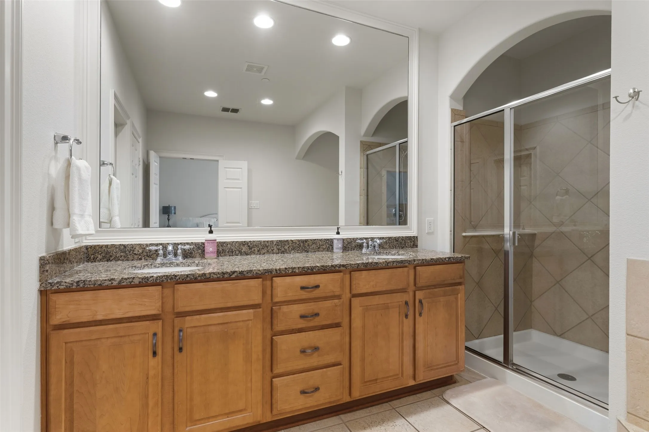 Condominium For Sale in Dallas County , 1600 Abrams Road 22, Dallas, Texas 75214, 3 Bedroom, 3 Bathroom, 2 Garage spaces, 2,100 Sqft, built in 2005, mls#21260231, Real Estate Agent in Dallas, Homes For Sale in Dallas county, Homes For Sale in Dallas, Realtor in Dallas Texas, Real Estate Brokerage Independent Realty Texas, Luminita Cordes Realtor
