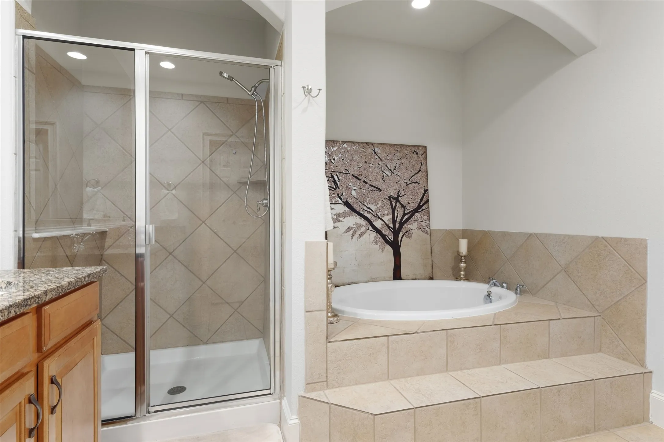 Condominium For Sale in Dallas County , 1600 Abrams Road 22, Dallas, Texas 75214, 3 Bedroom, 3 Bathroom, 2 Garage spaces, 2,100 Sqft, built in 2005, mls#21260231, Real Estate Agent in Dallas, Homes For Sale in Dallas county, Homes For Sale in Dallas, Realtor in Dallas Texas, Real Estate Brokerage Independent Realty Texas, Luminita Cordes Realtor