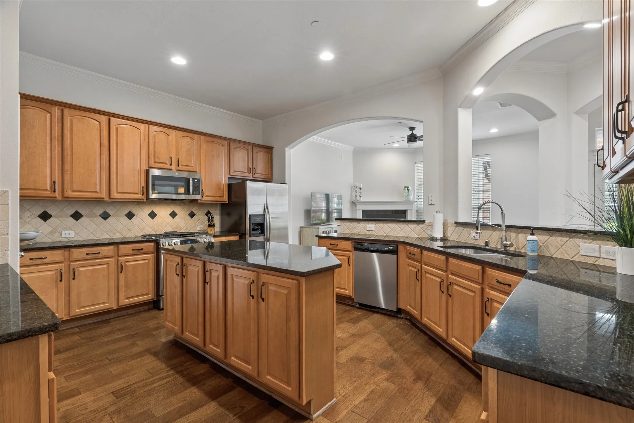 Condominium For Sale in Dallas County , 1600 Abrams Road 22, Dallas, Texas 75214, 3 Bedroom, 3 Bathroom, 2 Garage spaces, 2,100 Sqft, built in 2005, mls#21260231, Real Estate Agent in Dallas, Homes For Sale in Dallas county, Homes For Sale in Dallas, Realtor in Dallas Texas, Real Estate Brokerage Independent Realty Texas, Luminita Cordes Realtor