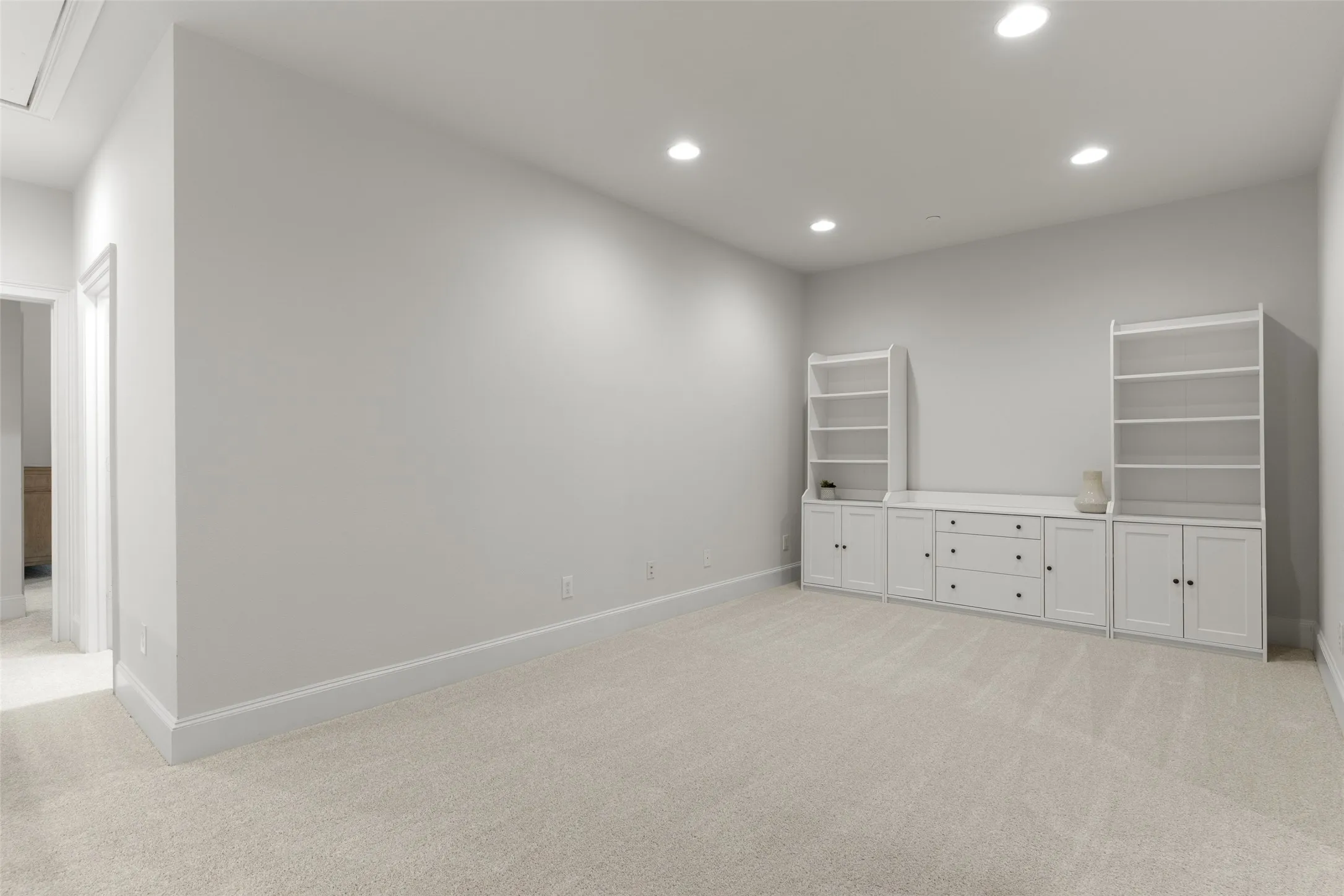 Condominium For Sale in Dallas County , 1600 Abrams Road 22, Dallas, Texas 75214, 3 Bedroom, 3 Bathroom, 2 Garage spaces, 2,100 Sqft, built in 2005, mls#21260231, Real Estate Agent in Dallas, Homes For Sale in Dallas county, Homes For Sale in Dallas, Realtor in Dallas Texas, Real Estate Brokerage Independent Realty Texas, Luminita Cordes Realtor
