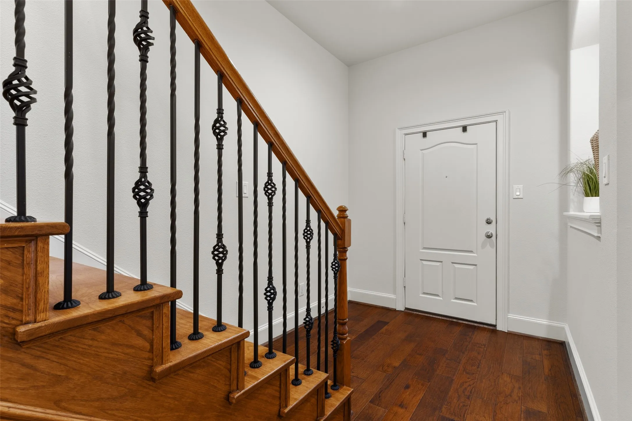 Condominium For Sale in Dallas County , 1600 Abrams Road 22, Dallas, Texas 75214, 3 Bedroom, 3 Bathroom, 2 Garage spaces, 2,100 Sqft, built in 2005, mls#21260231, Real Estate Agent in Dallas, Homes For Sale in Dallas county, Homes For Sale in Dallas, Realtor in Dallas Texas, Real Estate Brokerage Independent Realty Texas, Luminita Cordes Realtor