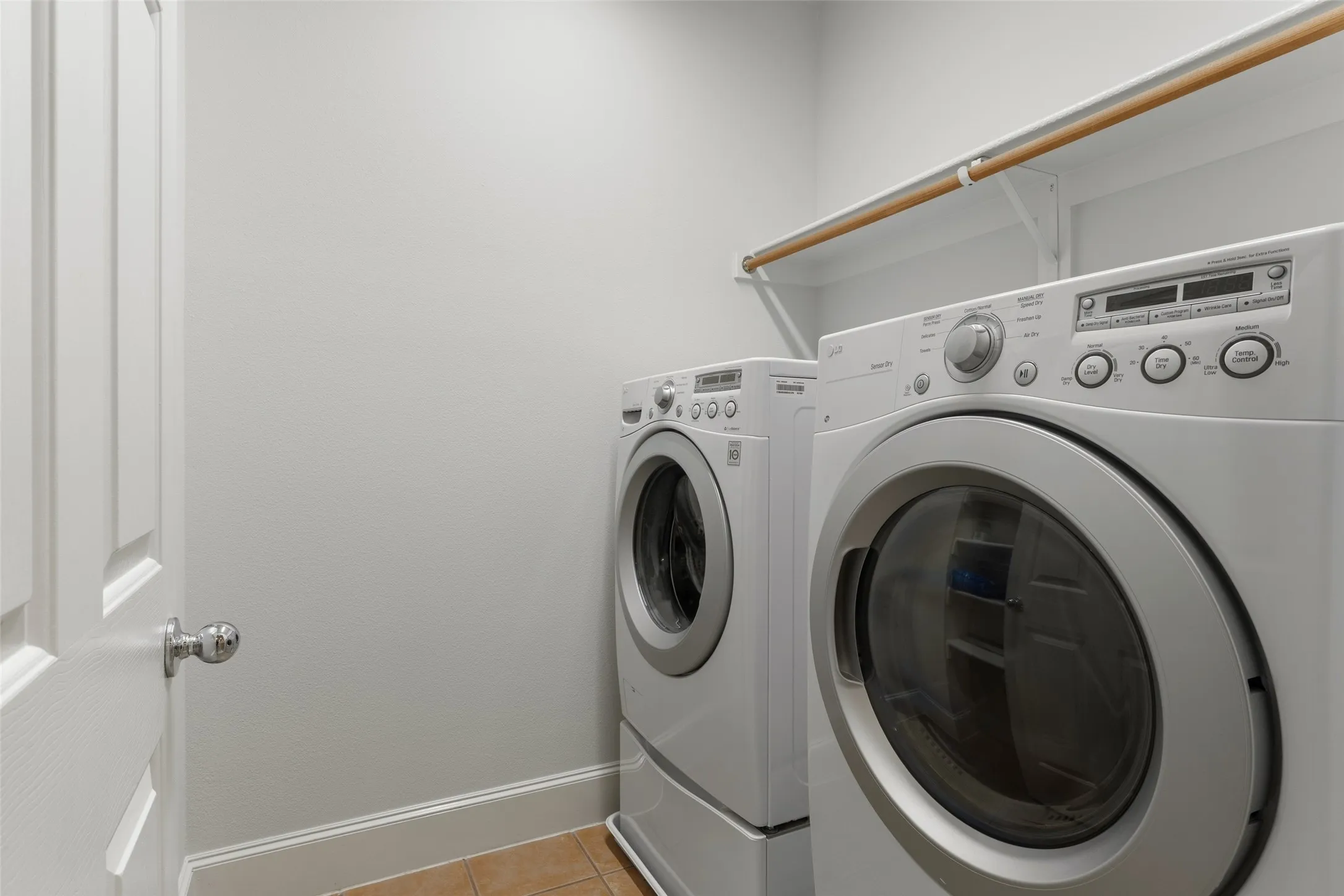 Condominium For Sale in Dallas County , 1600 Abrams Road 22, Dallas, Texas 75214, 3 Bedroom, 3 Bathroom, 2 Garage spaces, 2,100 Sqft, built in 2005, mls#21260231, Real Estate Agent in Dallas, Homes For Sale in Dallas county, Homes For Sale in Dallas, Realtor in Dallas Texas, Real Estate Brokerage Independent Realty Texas, Luminita Cordes Realtor