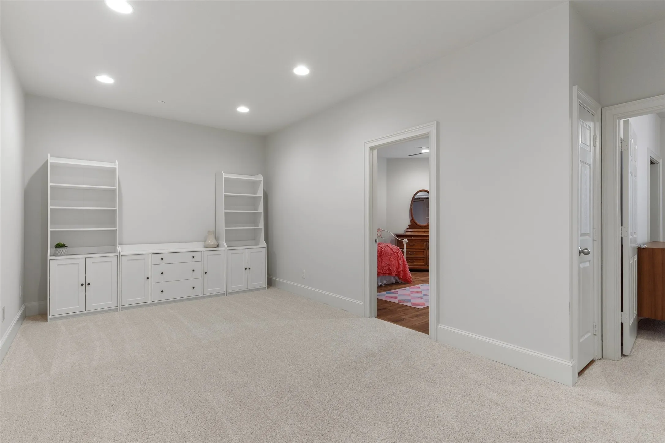 Condominium For Sale in Dallas County , 1600 Abrams Road 22, Dallas, Texas 75214, 3 Bedroom, 3 Bathroom, 2 Garage spaces, 2,100 Sqft, built in 2005, mls#21260231, Real Estate Agent in Dallas, Homes For Sale in Dallas county, Homes For Sale in Dallas, Realtor in Dallas Texas, Real Estate Brokerage Independent Realty Texas, Luminita Cordes Realtor