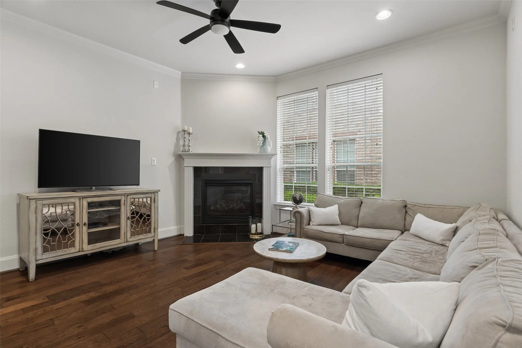Condominium For Sale in Dallas County , 1600 Abrams Road 22, Dallas, Texas 75214, 3 Bedroom, 3 Bathroom, 2 Garage spaces, 2,100 Sqft, built in 2005, mls#21260231, Real Estate Agent in Dallas, Homes For Sale in Dallas county, Homes For Sale in Dallas, Realtor in Dallas Texas, Real Estate Brokerage Independent Realty Texas, Luminita Cordes Realtor
