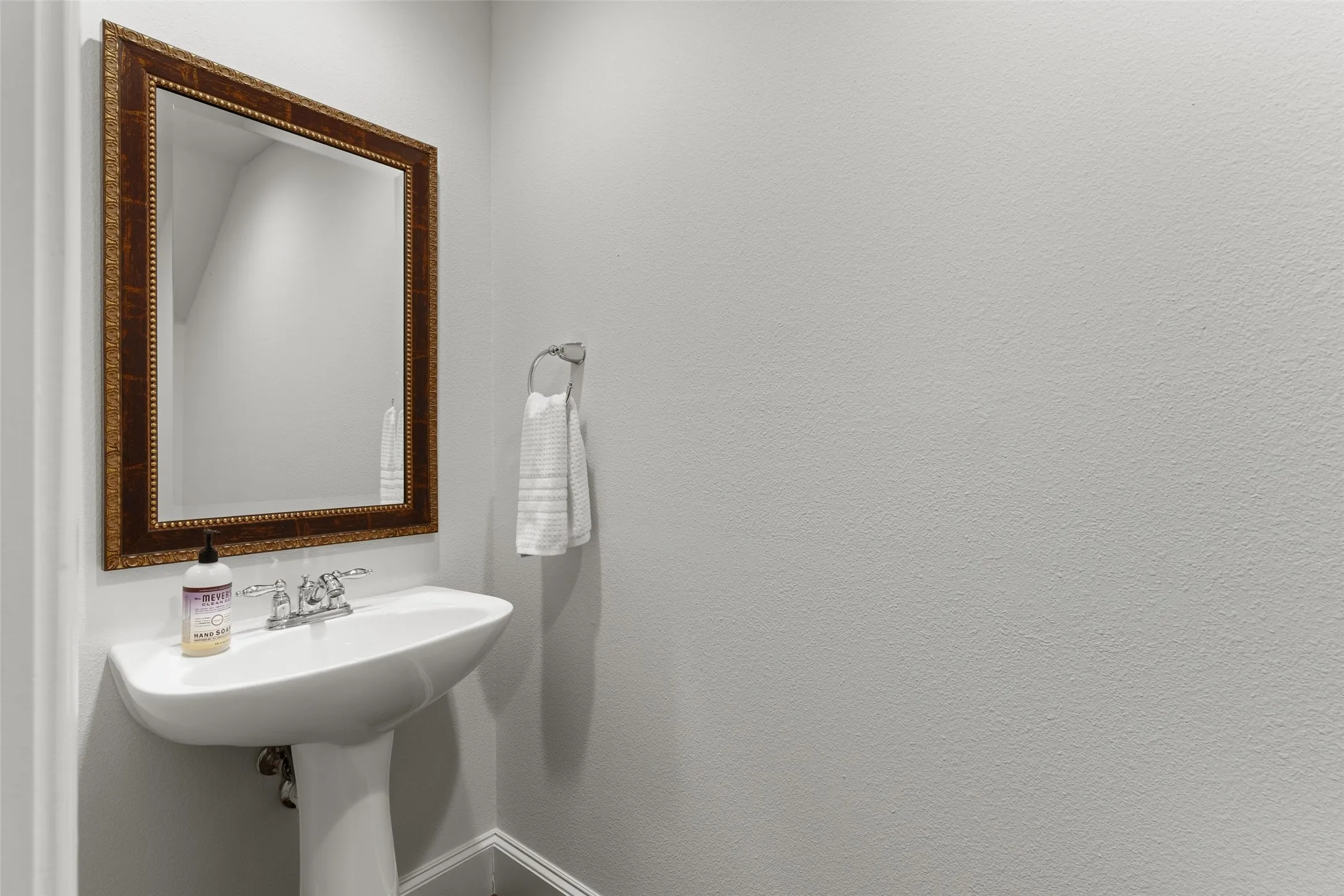 Condominium For Sale in Dallas County , 1600 Abrams Road 22, Dallas, Texas 75214, 3 Bedroom, 3 Bathroom, 2 Garage spaces, 2,100 Sqft, built in 2005, mls#21260231, Real Estate Agent in Dallas, Homes For Sale in Dallas county, Homes For Sale in Dallas, Realtor in Dallas Texas, Real Estate Brokerage Independent Realty Texas, Luminita Cordes Realtor