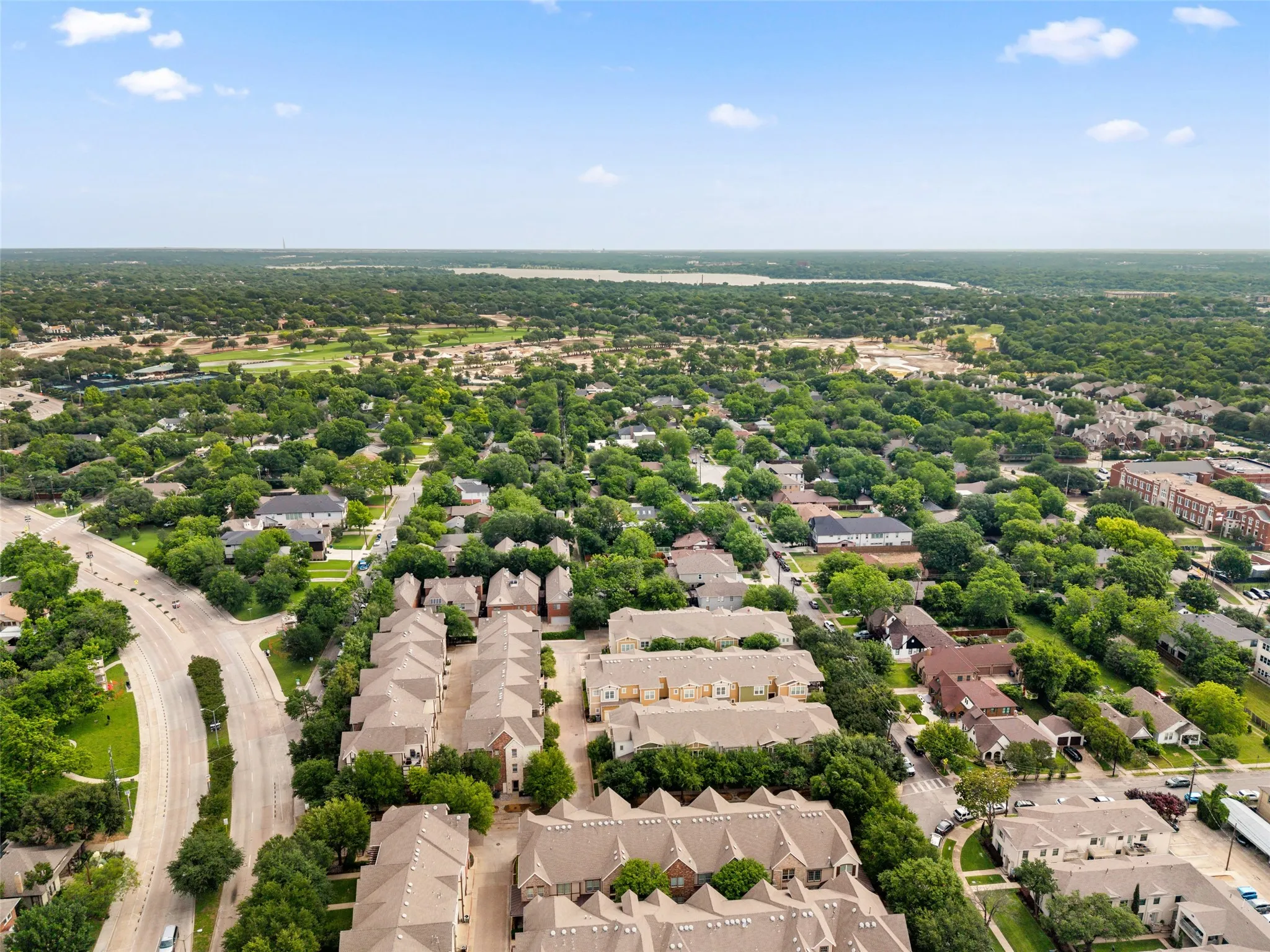 Condominium For Sale in Dallas County , 1600 Abrams Road 22, Dallas, Texas 75214, 3 Bedroom, 3 Bathroom, 2 Garage spaces, 2,100 Sqft, built in 2005, mls#21260231, Real Estate Agent in Dallas, Homes For Sale in Dallas county, Homes For Sale in Dallas, Realtor in Dallas Texas, Real Estate Brokerage Independent Realty Texas, Luminita Cordes Realtor