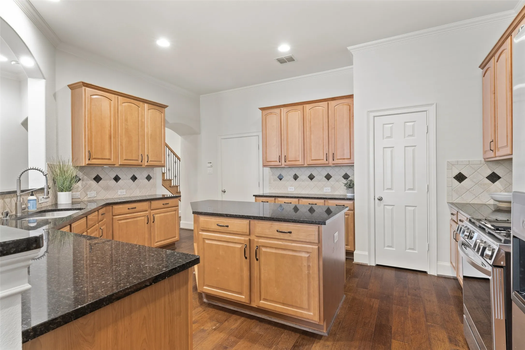 Condominium For Sale in Dallas County , 1600 Abrams Road 22, Dallas, Texas 75214, 3 Bedroom, 3 Bathroom, 2 Garage spaces, 2,100 Sqft, built in 2005, mls#21260231, Real Estate Agent in Dallas, Homes For Sale in Dallas county, Homes For Sale in Dallas, Realtor in Dallas Texas, Real Estate Brokerage Independent Realty Texas, Luminita Cordes Realtor