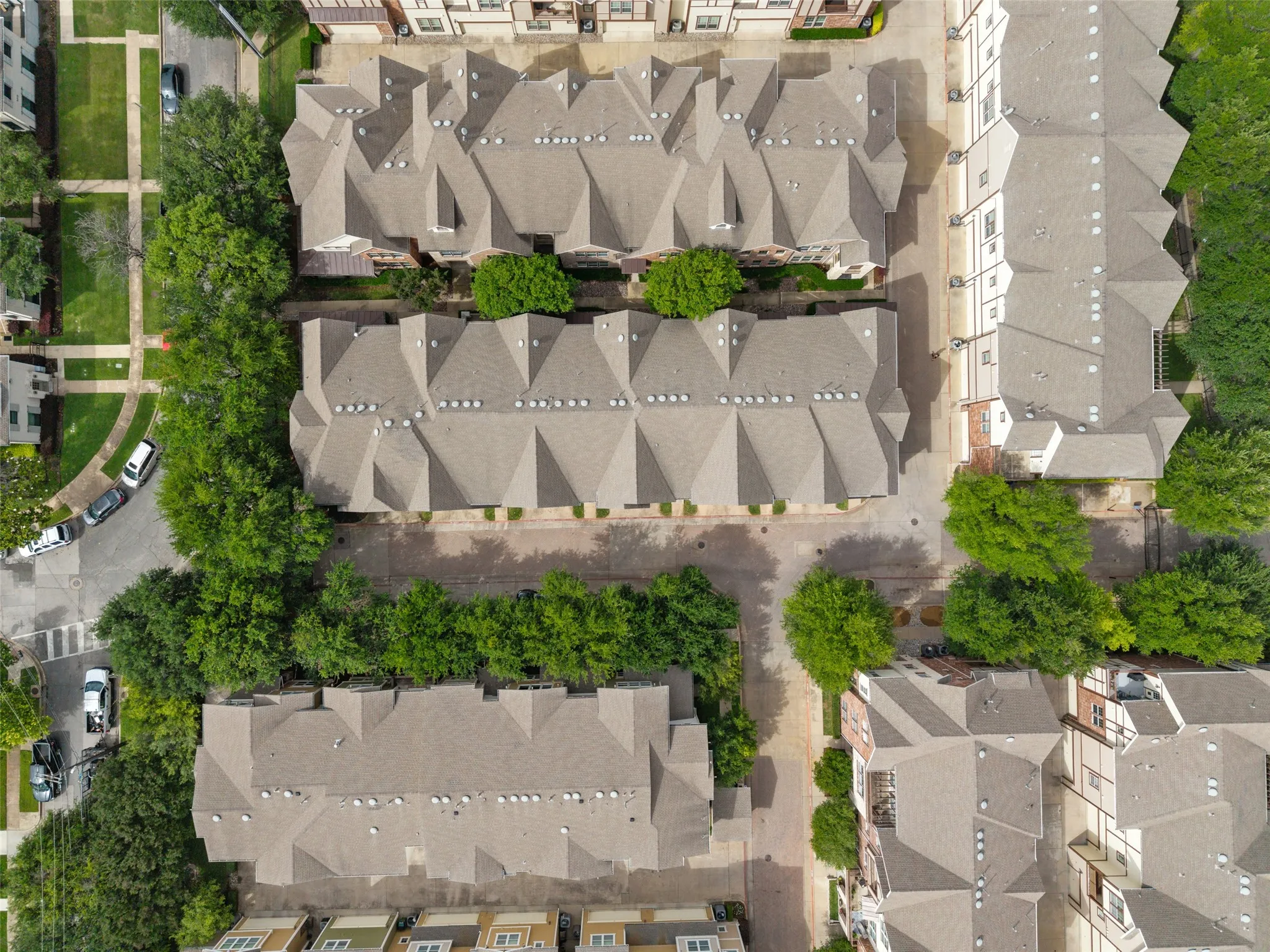 Condominium For Sale in Dallas County , 1600 Abrams Road 22, Dallas, Texas 75214, 3 Bedroom, 3 Bathroom, 2 Garage spaces, 2,100 Sqft, built in 2005, mls#21260231, Real Estate Agent in Dallas, Homes For Sale in Dallas county, Homes For Sale in Dallas, Realtor in Dallas Texas, Real Estate Brokerage Independent Realty Texas, Luminita Cordes Realtor