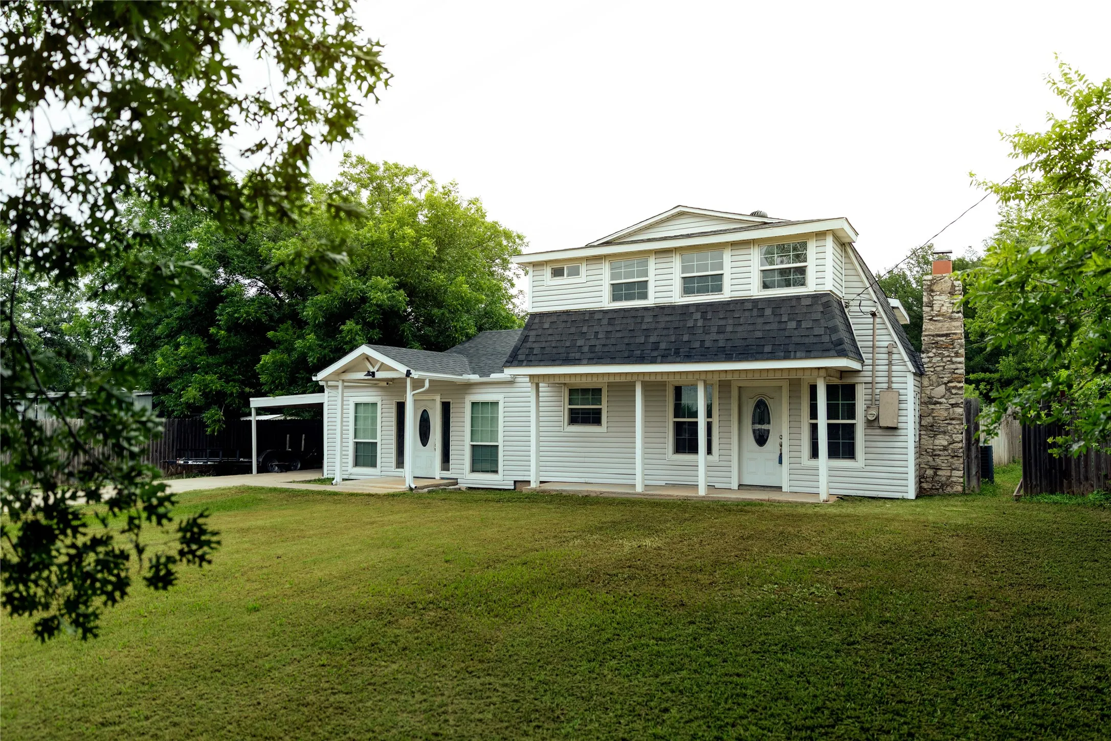Single Family Residence For Sale in Hood County , 405 Granbury Court, Granbury, Texas 76049, 4 Bedroom, 3 Bathroom, Garage spaces, 2,124 Sqft, built in 1981, mls#21263077, Real Estate Agent in Granbury, Homes For Sale in Hood county, Homes For Sale in Granbury, Realtor in Granbury Texas, Real Estate Brokerage Independent Realty Texas, Luminita Cordes Realtor