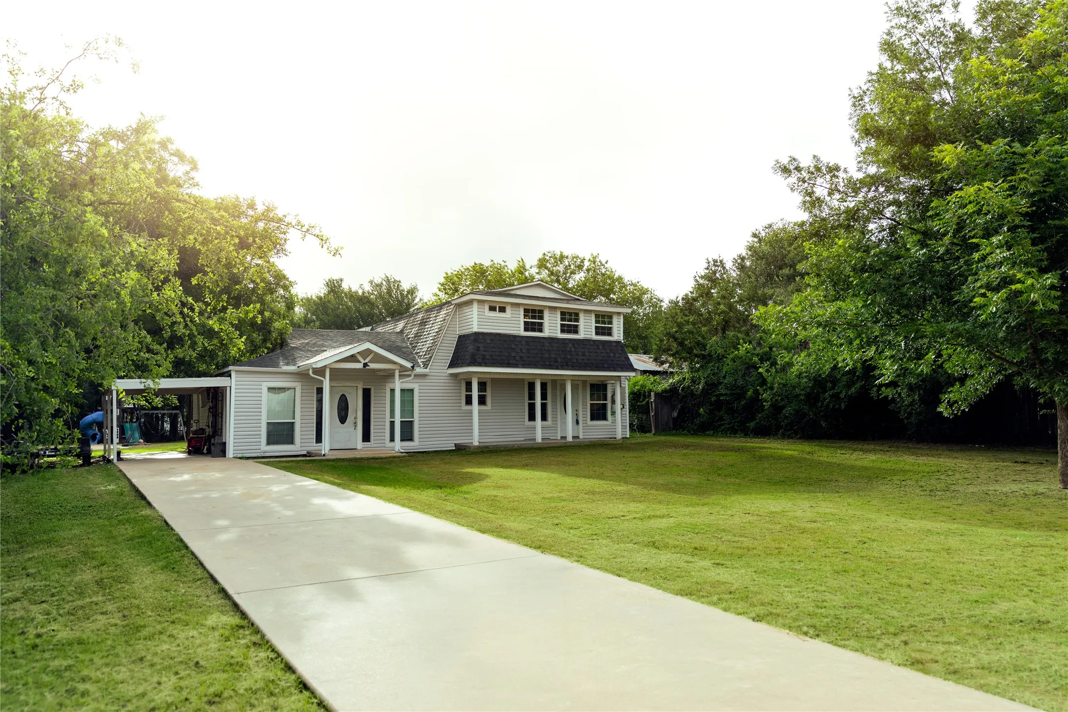 Single Family Residence For Sale in Hood County , 405 Granbury Court, Granbury, Texas 76049, 4 Bedroom, 3 Bathroom, Garage spaces, 2,124 Sqft, built in 1981, mls#21263077, Real Estate Agent in Granbury, Homes For Sale in Hood county, Homes For Sale in Granbury, Realtor in Granbury Texas, Real Estate Brokerage Independent Realty Texas, Luminita Cordes Realtor