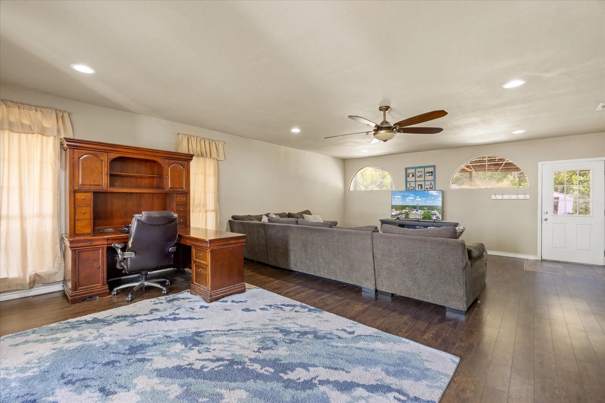 Oversized living area that could have multiple uses.