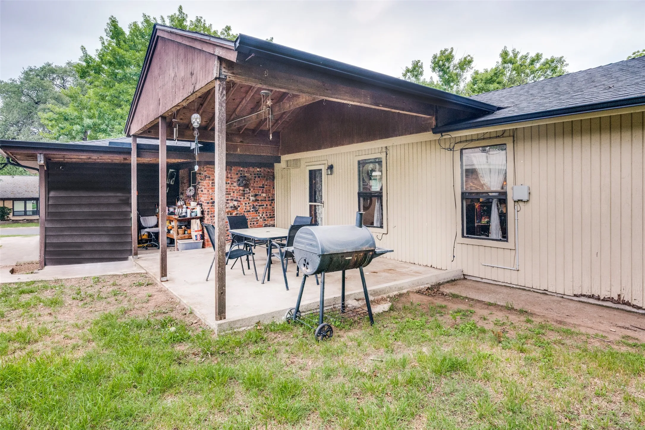 Single Family Residence For Sale in Tarrant County , 727 Norwood Drive, Hurst, Texas 76053, 3 Bedroom, 2 Bathroom, 1 Garage spaces, 2,280 Sqft, built in 1955, mls#21260155, Real Estate Agent in Hurst, Homes For Sale in Tarrant county, Homes For Sale in Hurst, Realtor in Hurst Texas, Real Estate Brokerage Independent Realty Texas, Luminita Cordes Realtor