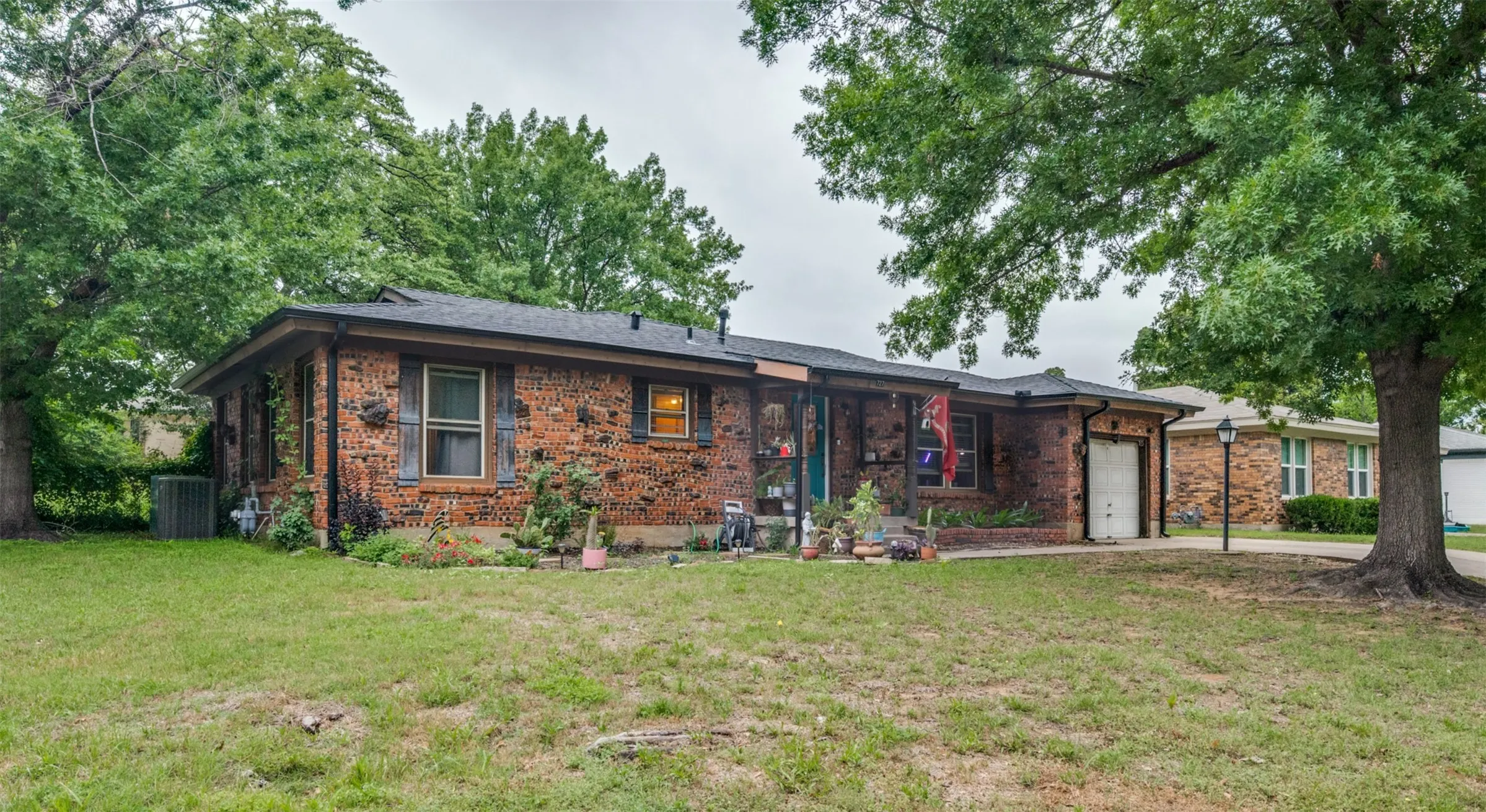 Single Family Residence For Sale in Tarrant County , 727 Norwood Drive, Hurst, Texas 76053, 3 Bedroom, 2 Bathroom, 1 Garage spaces, 2,280 Sqft, built in 1955, mls#21260155, Real Estate Agent in Hurst, Homes For Sale in Tarrant county, Homes For Sale in Hurst, Realtor in Hurst Texas, Real Estate Brokerage Independent Realty Texas, Luminita Cordes Realtor
