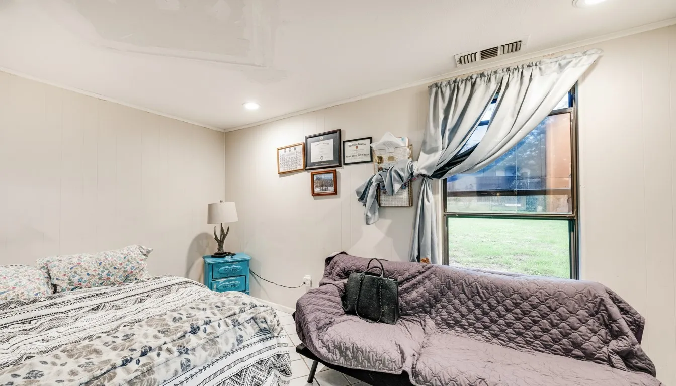Single Family Residence For Sale in Tarrant County , 727 Norwood Drive, Hurst, Texas 76053, 3 Bedroom, 2 Bathroom, 1 Garage spaces, 2,280 Sqft, built in 1955, mls#21260155, Real Estate Agent in Hurst, Homes For Sale in Tarrant county, Homes For Sale in Hurst, Realtor in Hurst Texas, Real Estate Brokerage Independent Realty Texas, Luminita Cordes Realtor