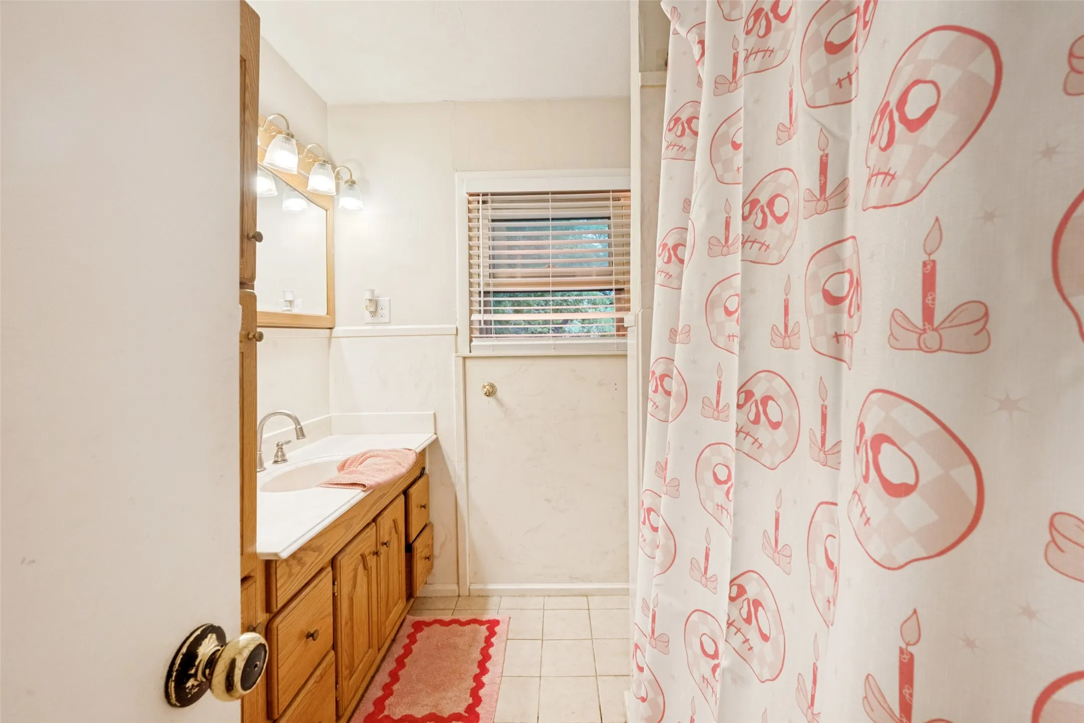 Single Family Residence For Sale in Tarrant County , 727 Norwood Drive, Hurst, Texas 76053, 3 Bedroom, 2 Bathroom, 1 Garage spaces, 2,280 Sqft, built in 1955, mls#21260155, Real Estate Agent in Hurst, Homes For Sale in Tarrant county, Homes For Sale in Hurst, Realtor in Hurst Texas, Real Estate Brokerage Independent Realty Texas, Luminita Cordes Realtor
