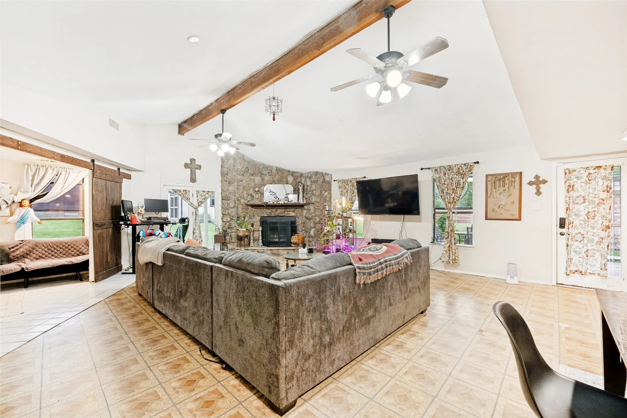 Single Family Residence For Sale in Tarrant County , 727 Norwood Drive, Hurst, Texas 76053, 3 Bedroom, 2 Bathroom, 1 Garage spaces, 2,280 Sqft, built in 1955, mls#21260155, Real Estate Agent in Hurst, Homes For Sale in Tarrant county, Homes For Sale in Hurst, Realtor in Hurst Texas, Real Estate Brokerage Independent Realty Texas, Luminita Cordes Realtor