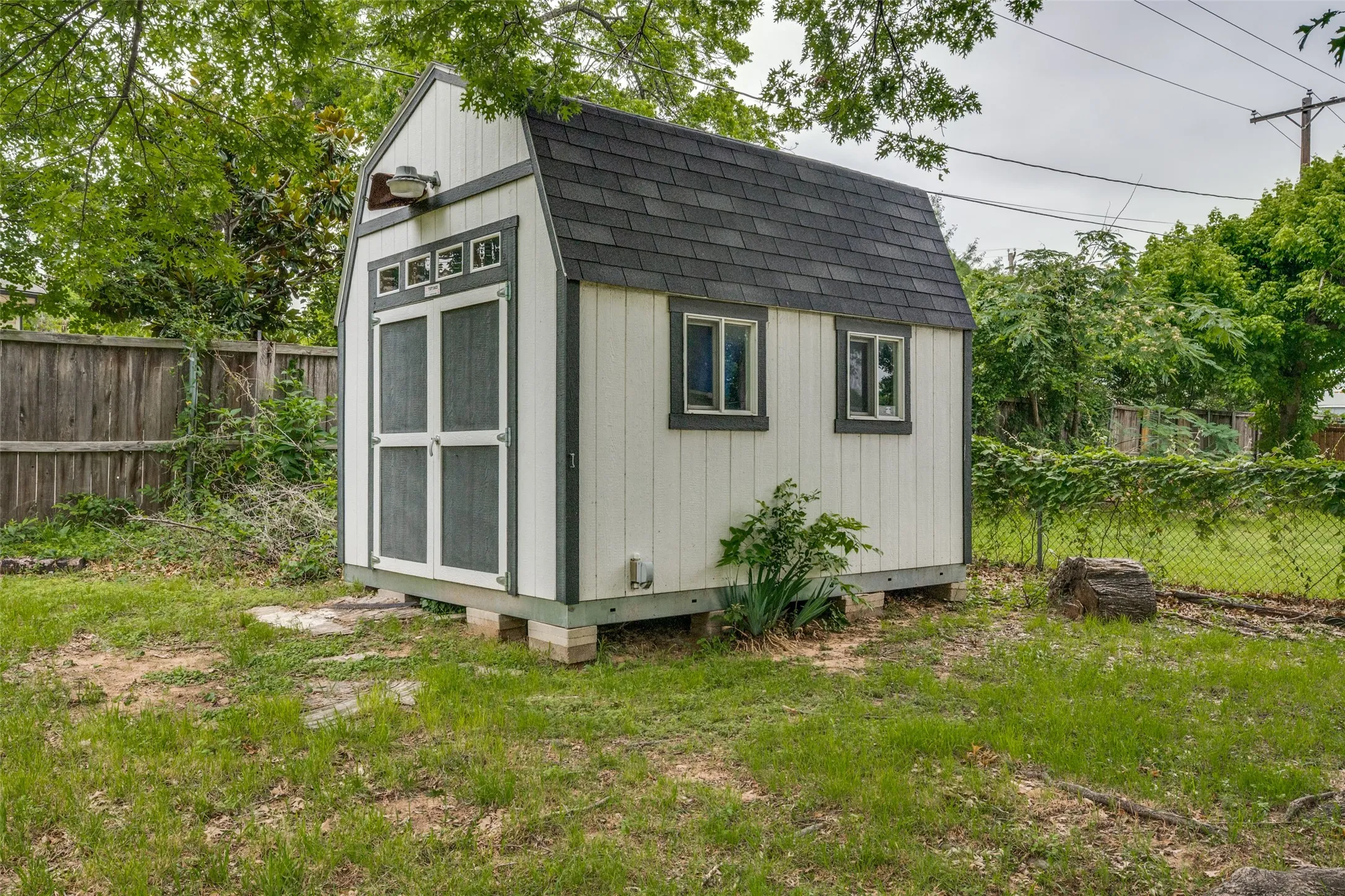 Single Family Residence For Sale in Tarrant County , 727 Norwood Drive, Hurst, Texas 76053, 3 Bedroom, 2 Bathroom, 1 Garage spaces, 2,280 Sqft, built in 1955, mls#21260155, Real Estate Agent in Hurst, Homes For Sale in Tarrant county, Homes For Sale in Hurst, Realtor in Hurst Texas, Real Estate Brokerage Independent Realty Texas, Luminita Cordes Realtor
