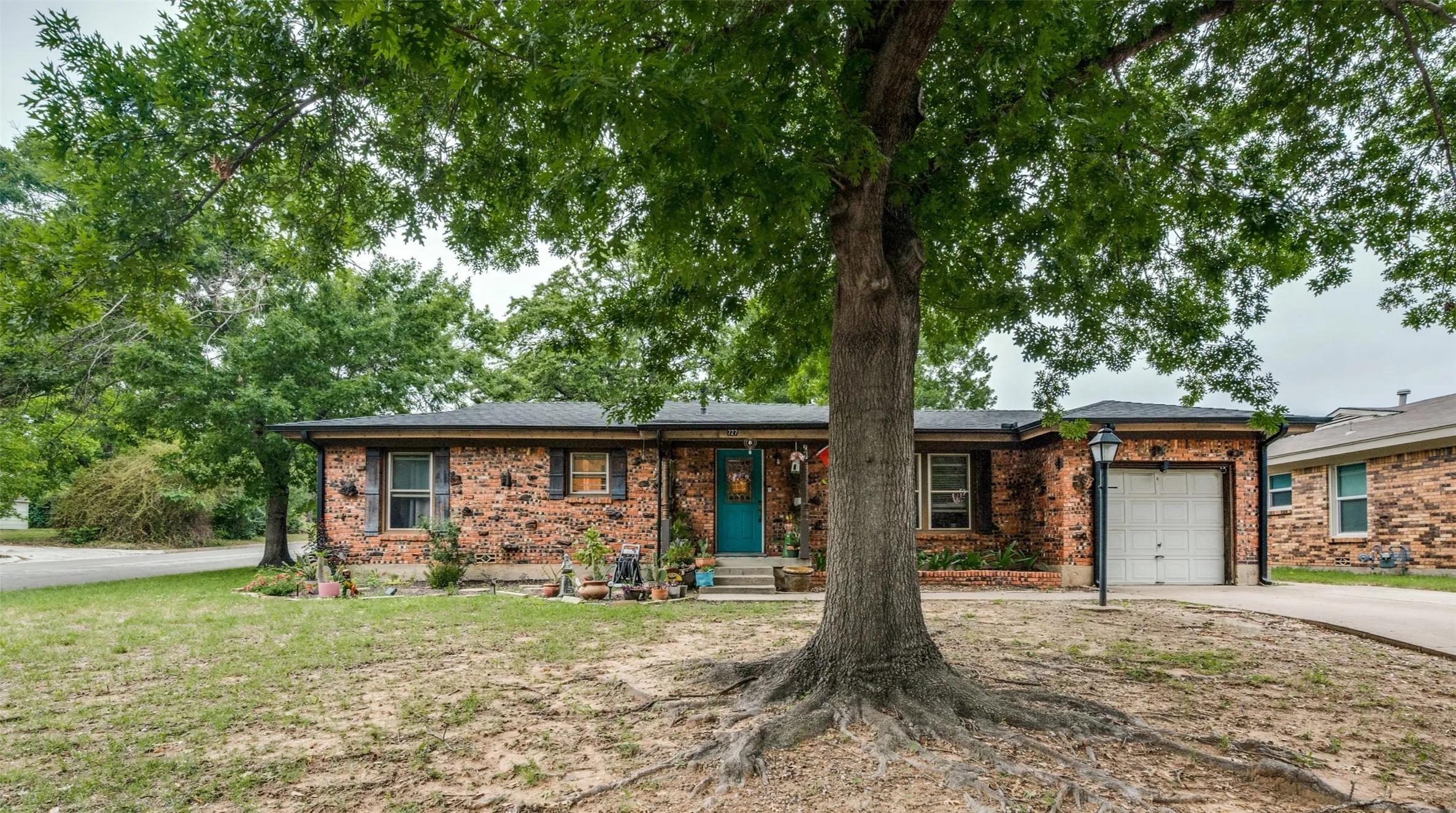 Single Family Residence For Sale in Tarrant County , 727 Norwood Drive, Hurst, Texas 76053, 3 Bedroom, 2 Bathroom, 1 Garage spaces, 2,280 Sqft, built in 1955, mls#21260155, Real Estate Agent in Hurst, Homes For Sale in Tarrant county, Homes For Sale in Hurst, Realtor in Hurst Texas, Real Estate Brokerage Independent Realty Texas, Luminita Cordes Realtor
