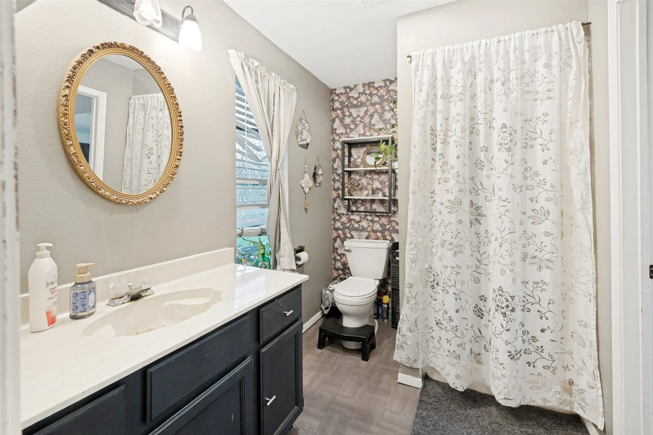 Single Family Residence For Sale in Tarrant County , 727 Norwood Drive, Hurst, Texas 76053, 3 Bedroom, 2 Bathroom, 1 Garage spaces, 2,280 Sqft, built in 1955, mls#21260155, Real Estate Agent in Hurst, Homes For Sale in Tarrant county, Homes For Sale in Hurst, Realtor in Hurst Texas, Real Estate Brokerage Independent Realty Texas, Luminita Cordes Realtor