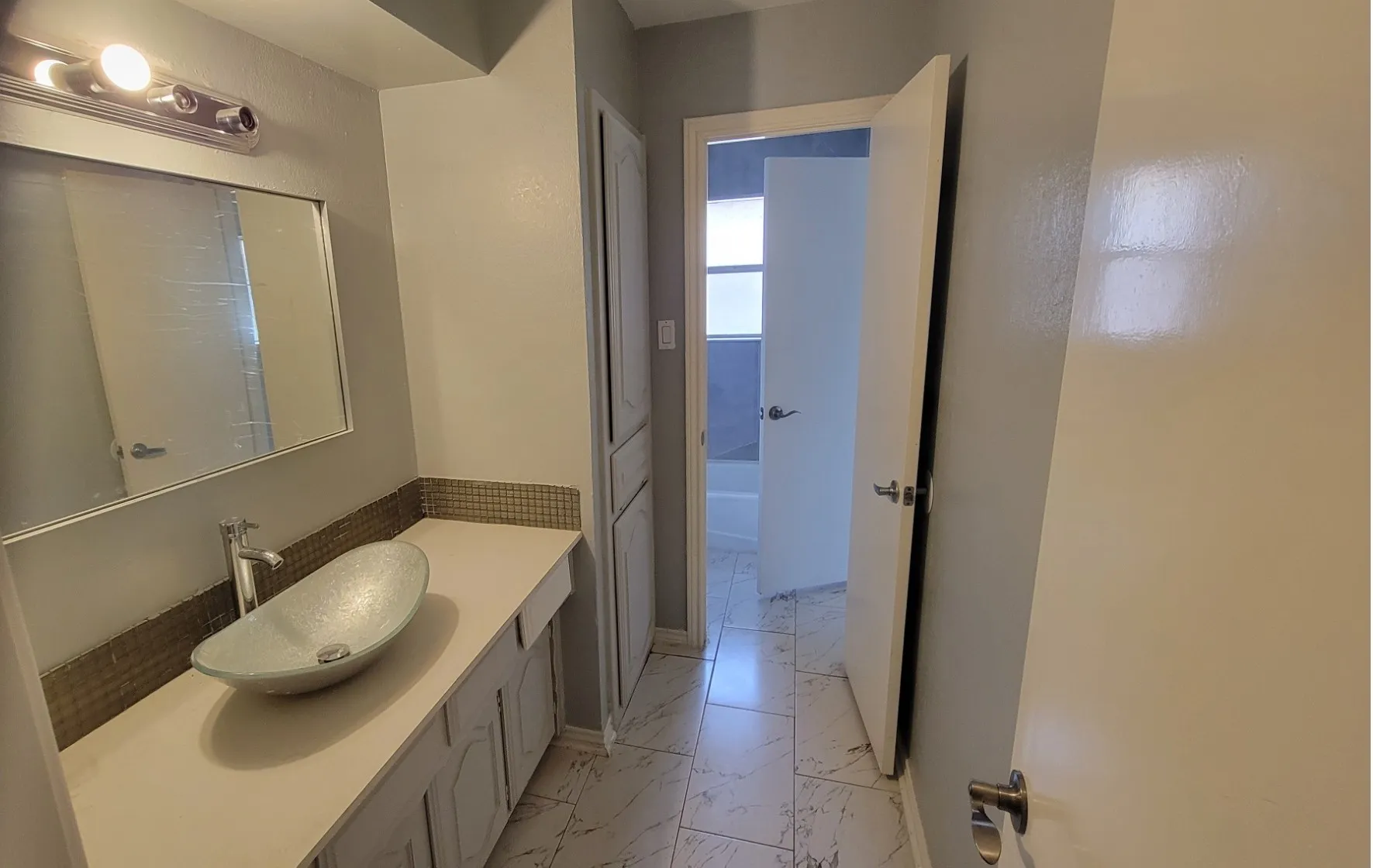 Single Family Residence For Sale in Dallas County , 1333 Thunderbrook Drive, De Soto, Texas 75115, 4 Bedrooms, 3 Bathrooms, 2 Garage spaces, 2,738 Sqft, built in 1976, Price $378,500, mls#21261133, Real Estate Agent in De Soto, Homes For Sale in Dallas county, Homes For Sale in De Soto, Realtor in De Soto Texas, Real Estate Brokerage Independent Realty Texas, Luminita Cordes Realtor