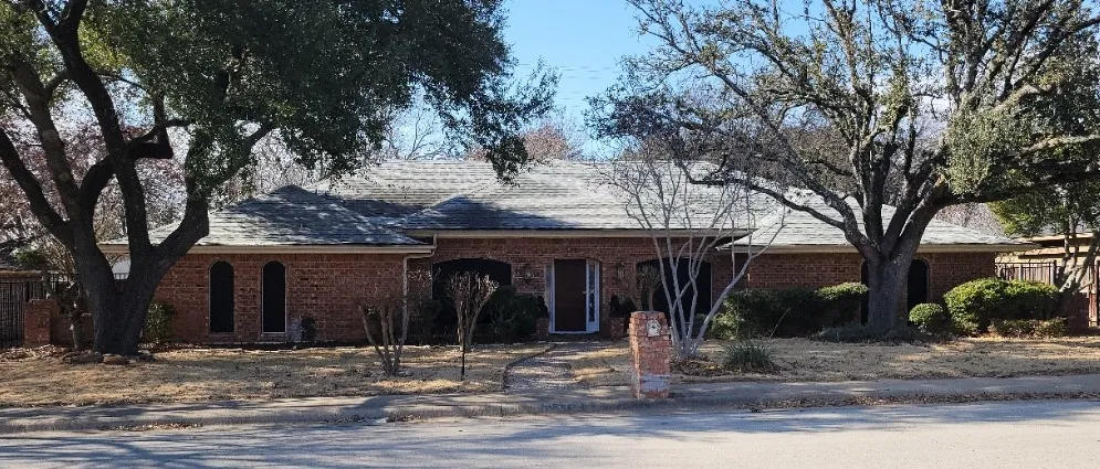Single Family Residence For Sale in Dallas County , 1333 Thunderbrook Drive, De Soto, Texas 75115, 4 Bedrooms, 3 Bathrooms, 2 Garage spaces, 2,738 Sqft, built in 1976, Price $378,500, mls#21261133, Real Estate Agent in De Soto, Homes For Sale in Dallas county, Homes For Sale in De Soto, Realtor in De Soto Texas, Real Estate Brokerage Independent Realty Texas, Luminita Cordes Realtor