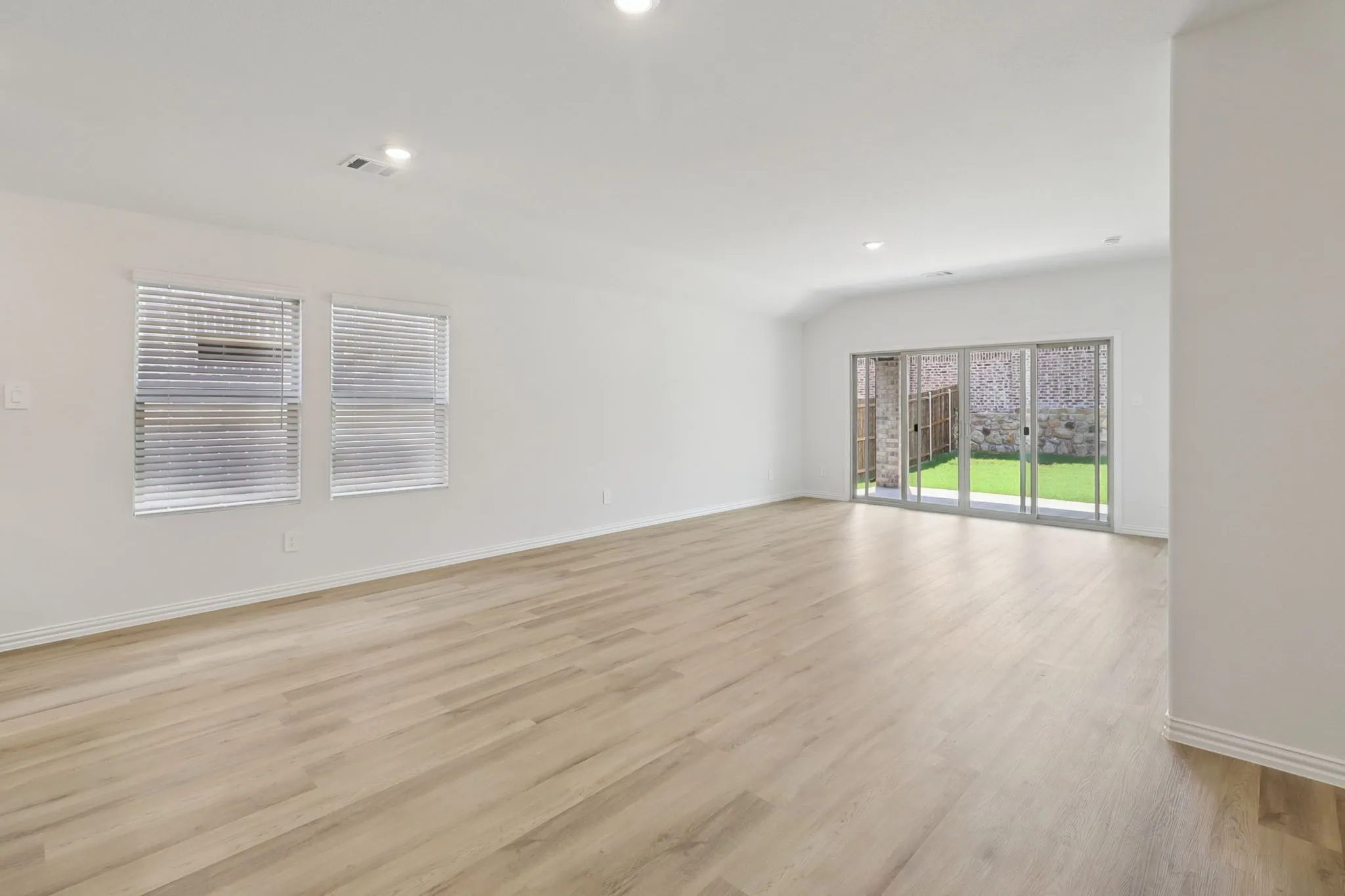  Photo is not of the actual home, but is an inspirational photo of builder’s model home and may depict options, furnishings, and/or decorator features that are not included.
