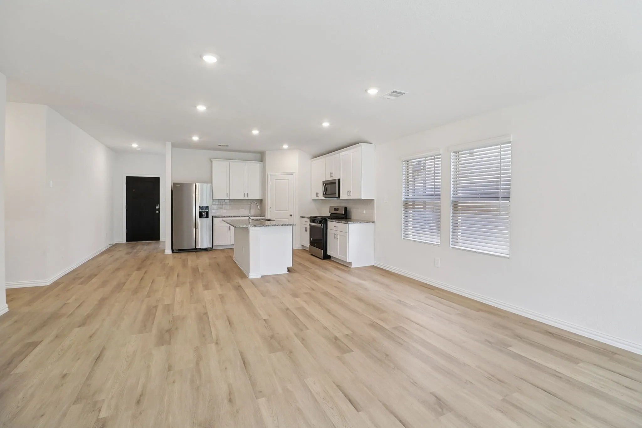  Photo is not of the actual home, but is an inspirational photo of builder’s model home and may depict options, furnishings, and/or decorator features that are not included.
