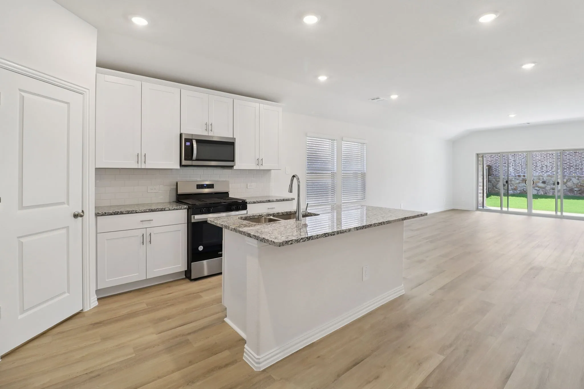  Photo is not of the actual home, but is an inspirational photo of builder’s model home and may depict options, furnishings, and/or decorator features that are not included.

