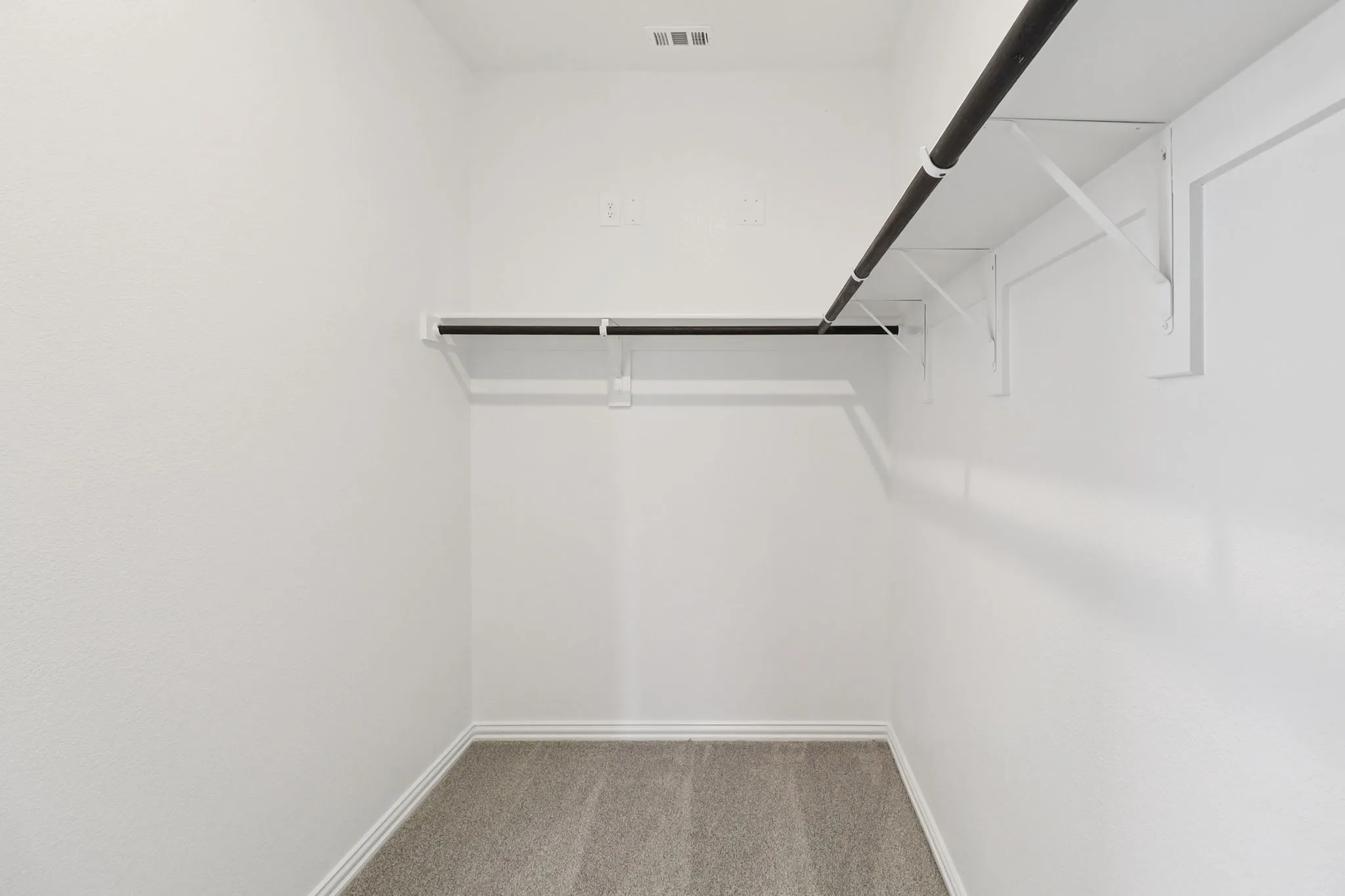  Photo is not of the actual home, but is an inspirational photo of builder’s model home and may depict options, furnishings, and/or decorator features that are not included.
