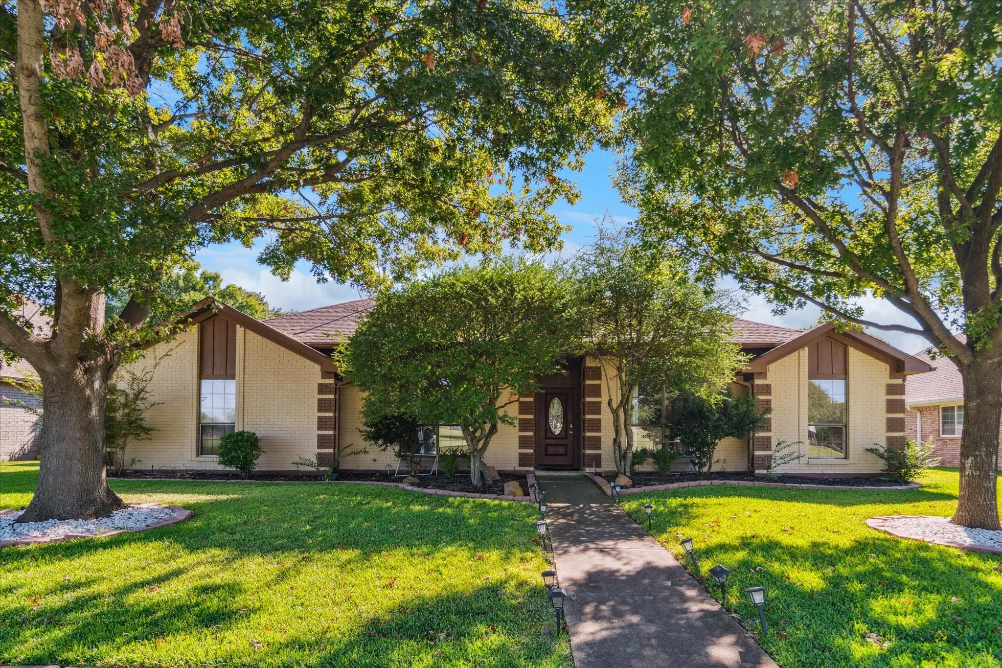 Single Family Residence For Rent in Collin County , 4436 Emerson Drive, Plano, Texas 75093, 4 Bedroom, 2 Bathroom, 2 Garage spaces, 2,154 Sqft, built in 1983, Price $4,000, mls#21254306, Real Estate Agent in Plano, Homes For Rent in Collin county, Homes For Rent in Plano, Realtor in Plano Texas, Real Estate Brokerage Independent Realty Texas, Luminita Cordes Realtor